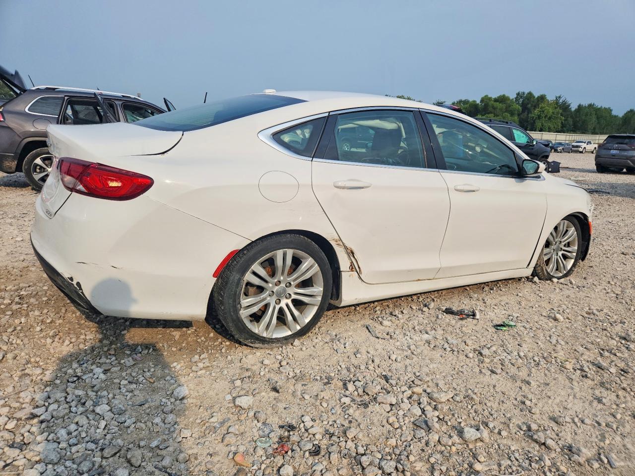 2015 Chrysler 200 Limited White vin: 1C3CCCAG8FN507181