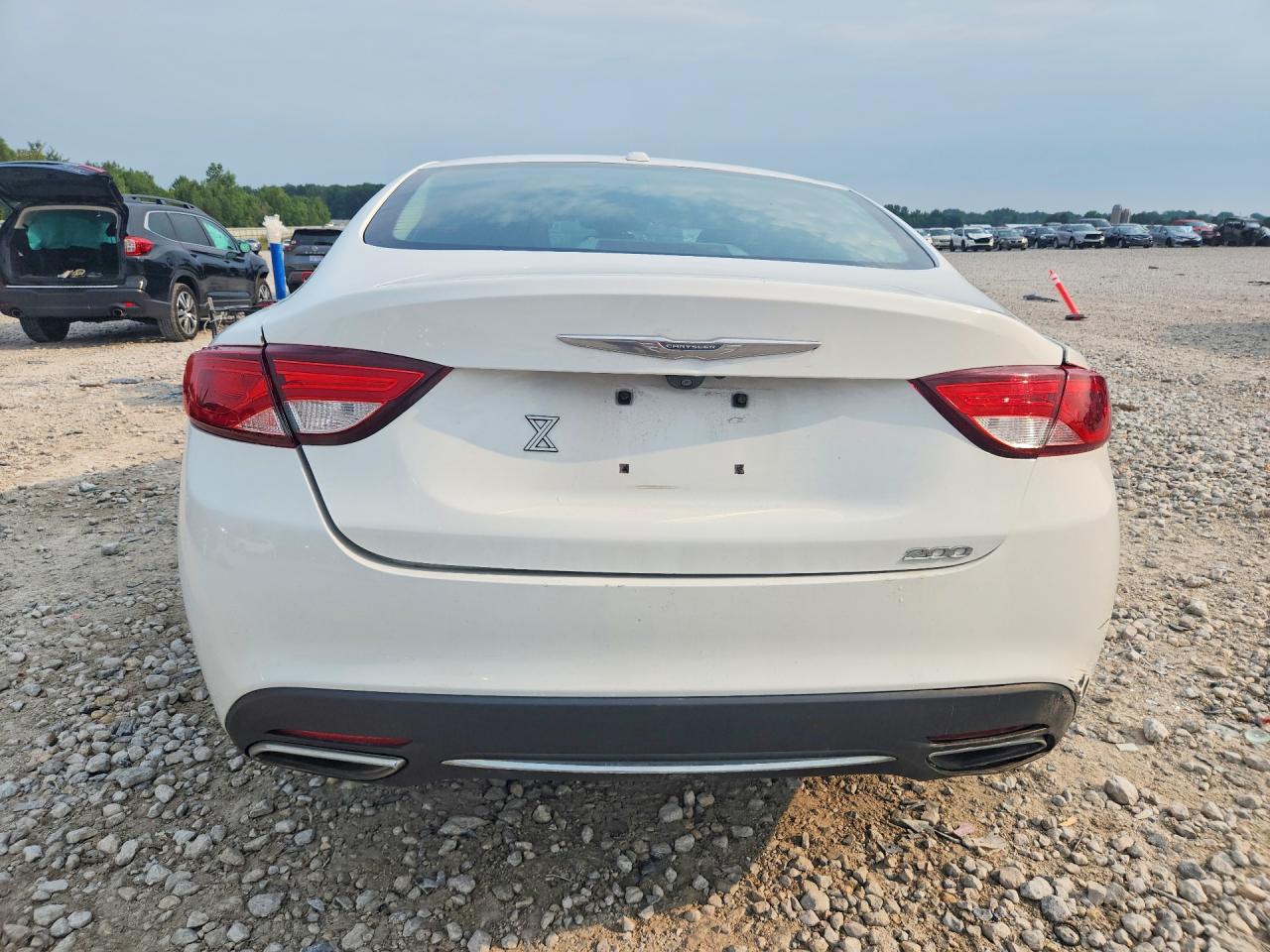 2015 Chrysler 200 Limited White vin: 1C3CCCAG8FN507181