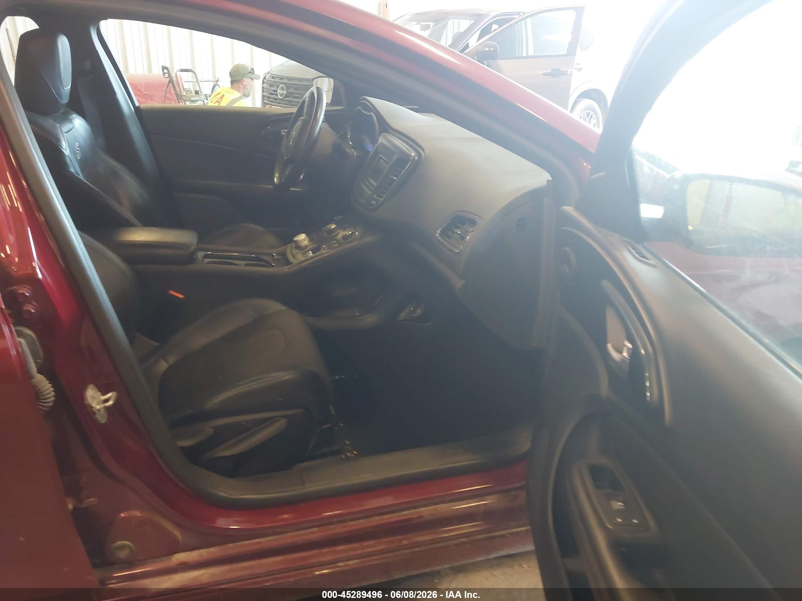 2015 Chrysler 200 S Red vin: 1C3CCCBB0FN711010