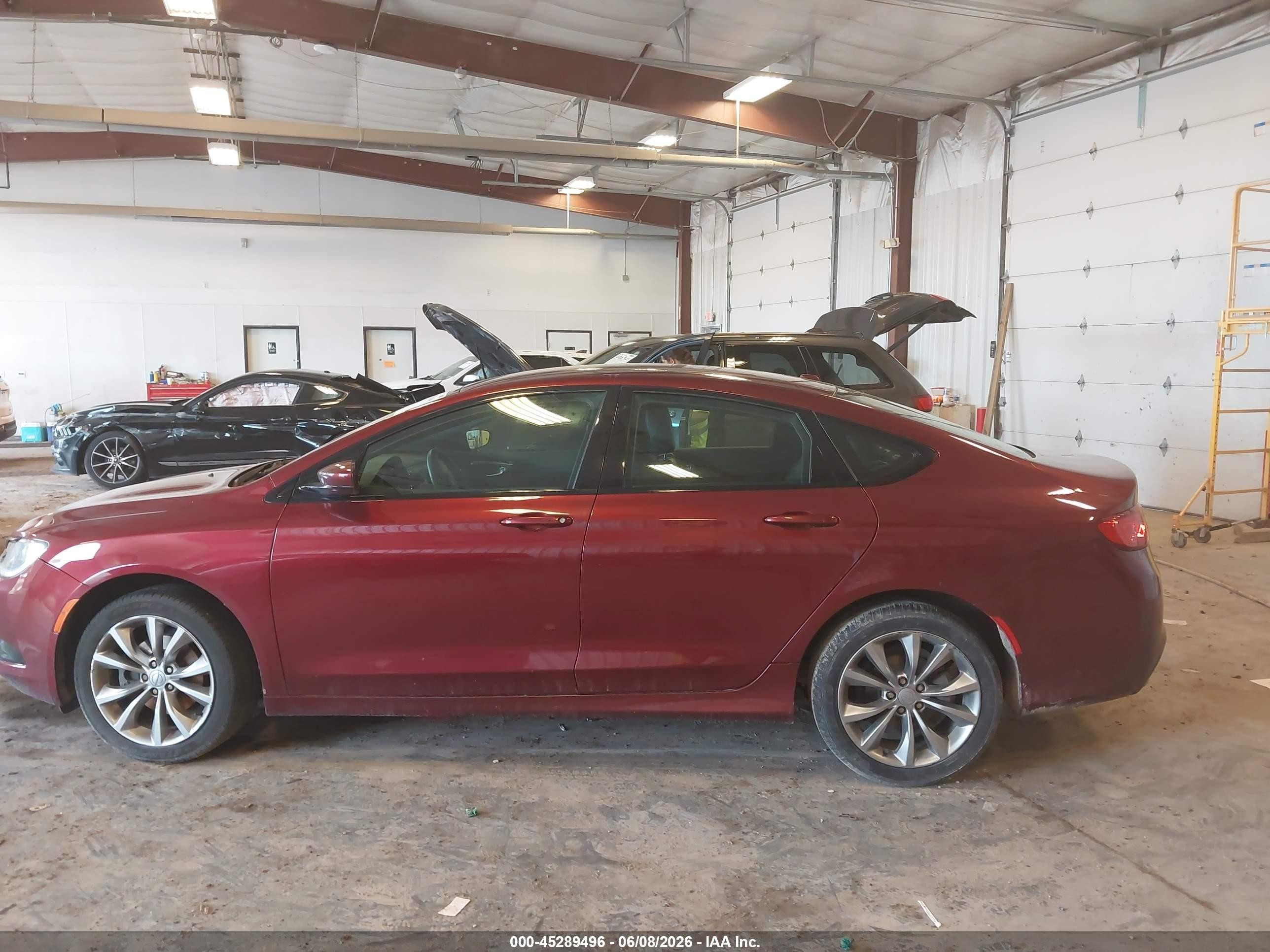 2015 Chrysler 200 S Red vin: 1C3CCCBB0FN711010