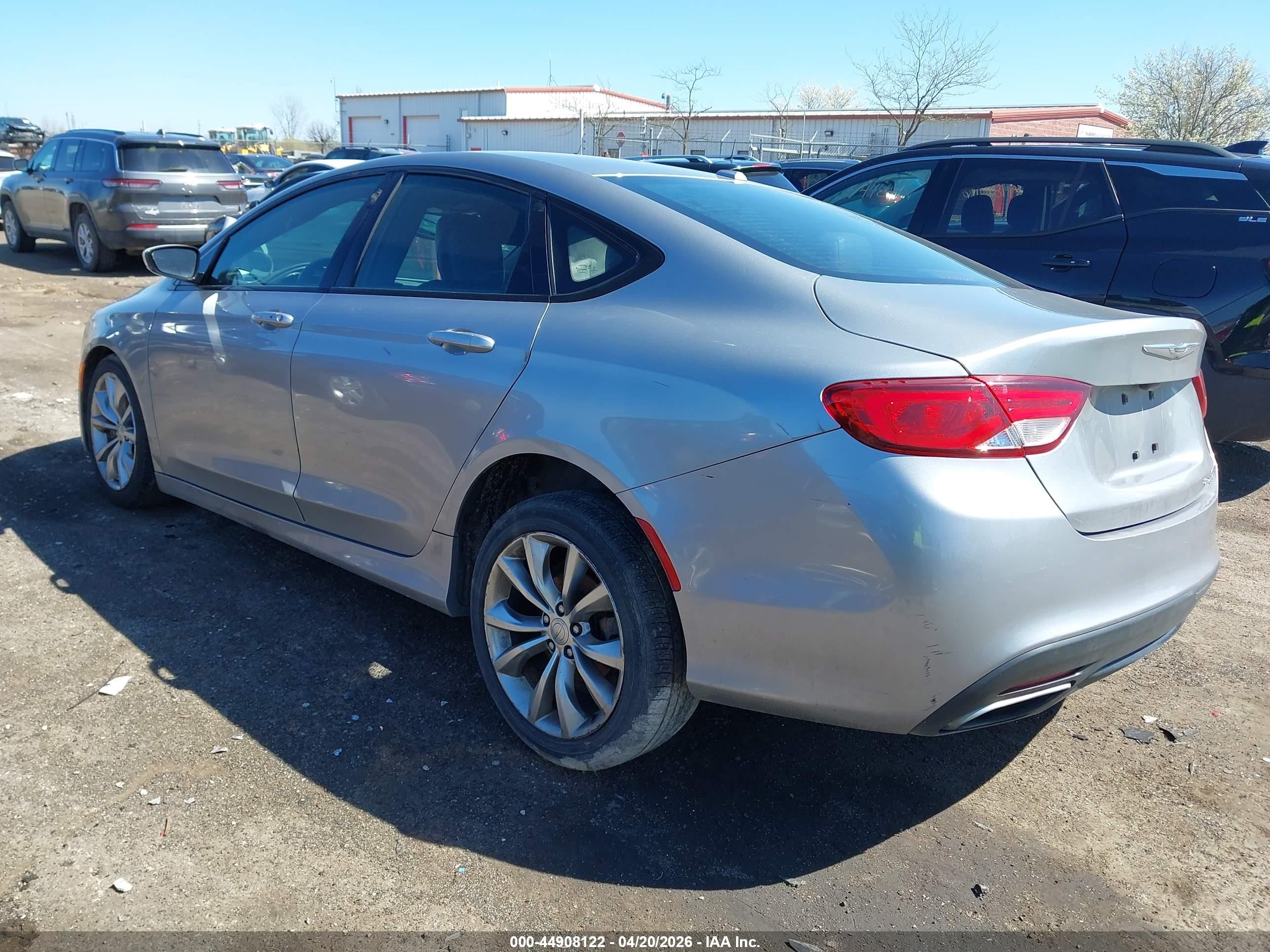 2015 Chrysler 200 S Серебряный vin: 1C3CCCBB0FN729572