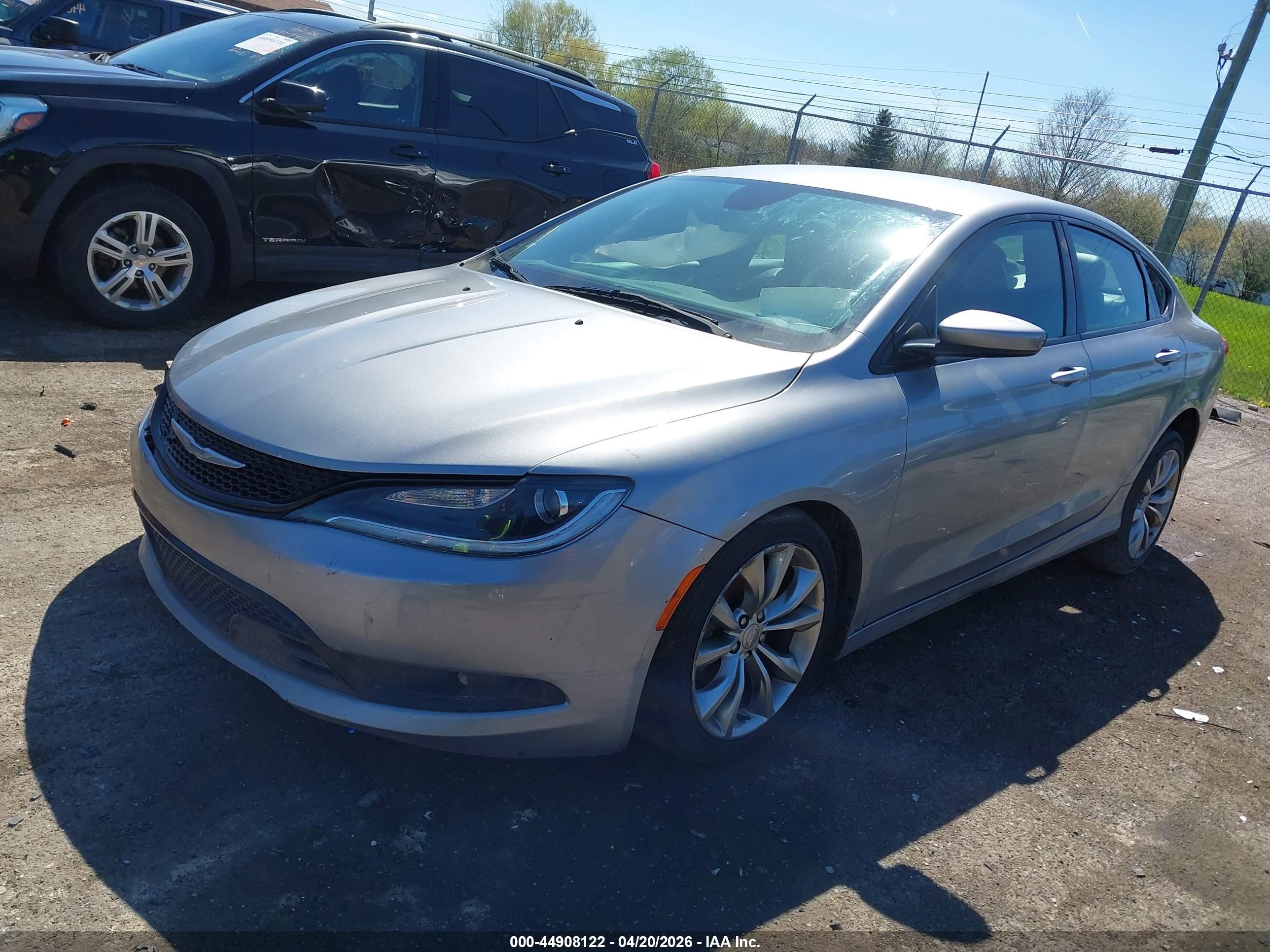 2015 Chrysler 200 S Серебряный vin: 1C3CCCBB0FN729572