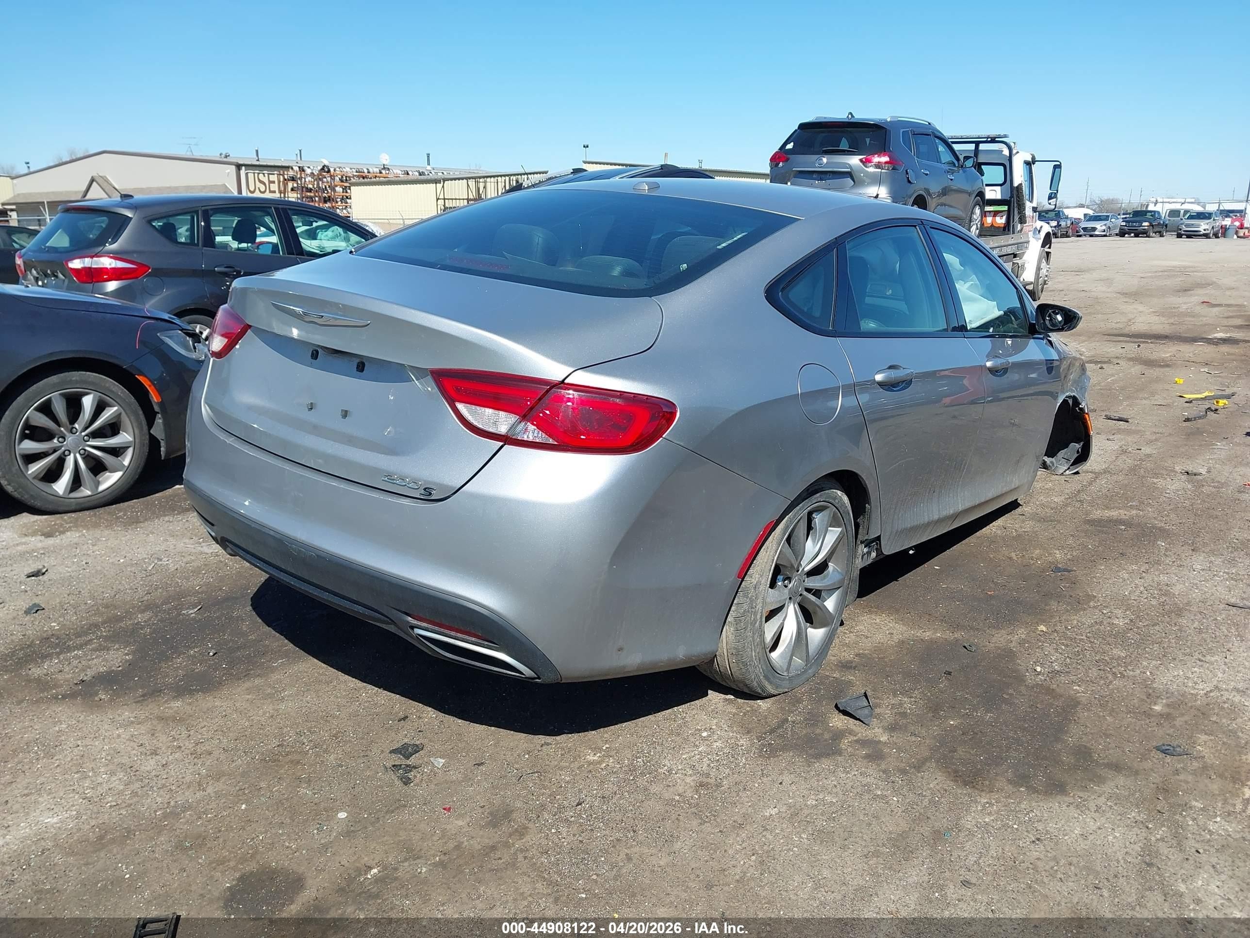 2015 Chrysler 200 S Серебряный vin: 1C3CCCBB0FN729572