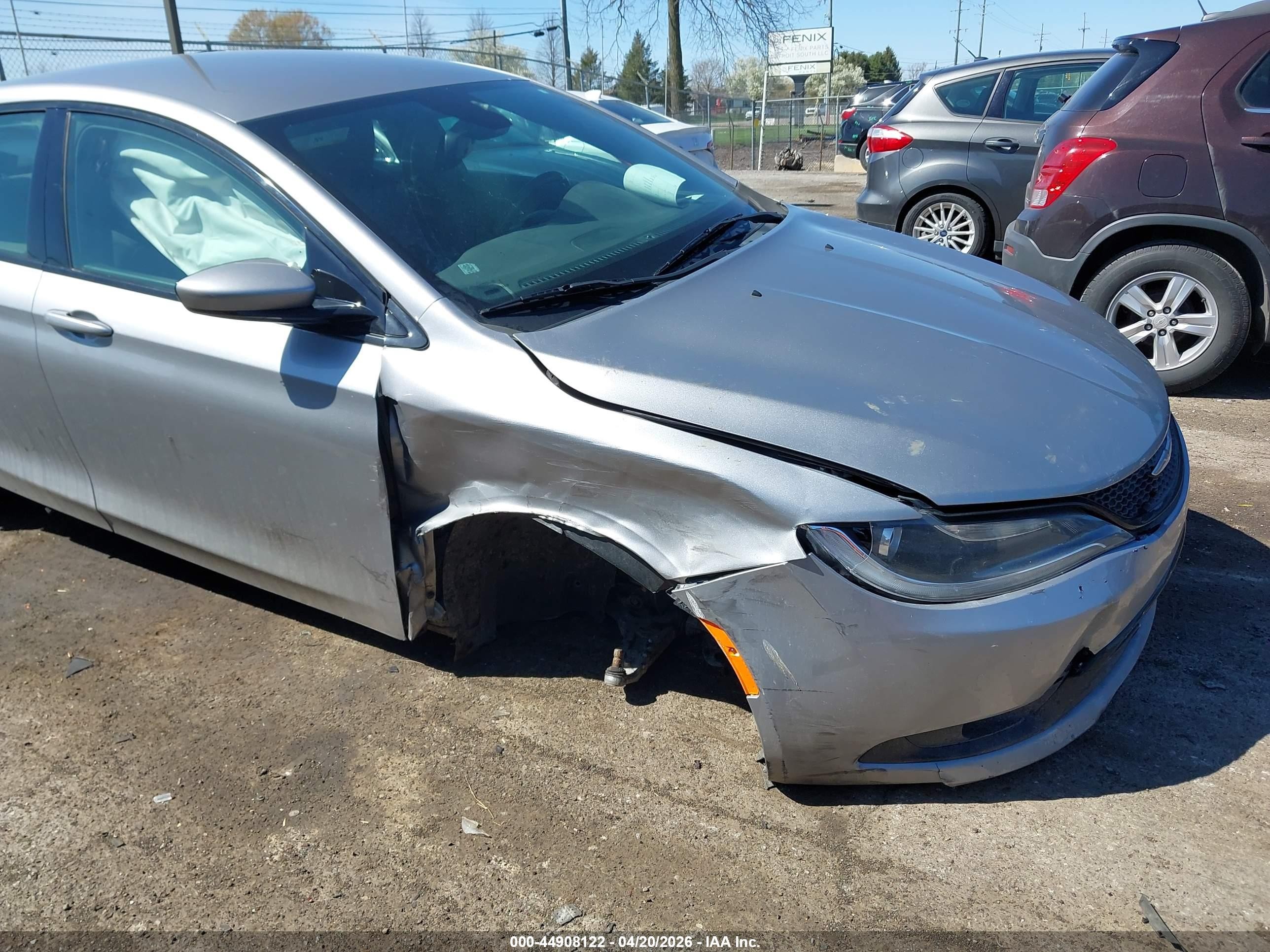 2015 Chrysler 200 S Серебряный vin: 1C3CCCBB0FN729572