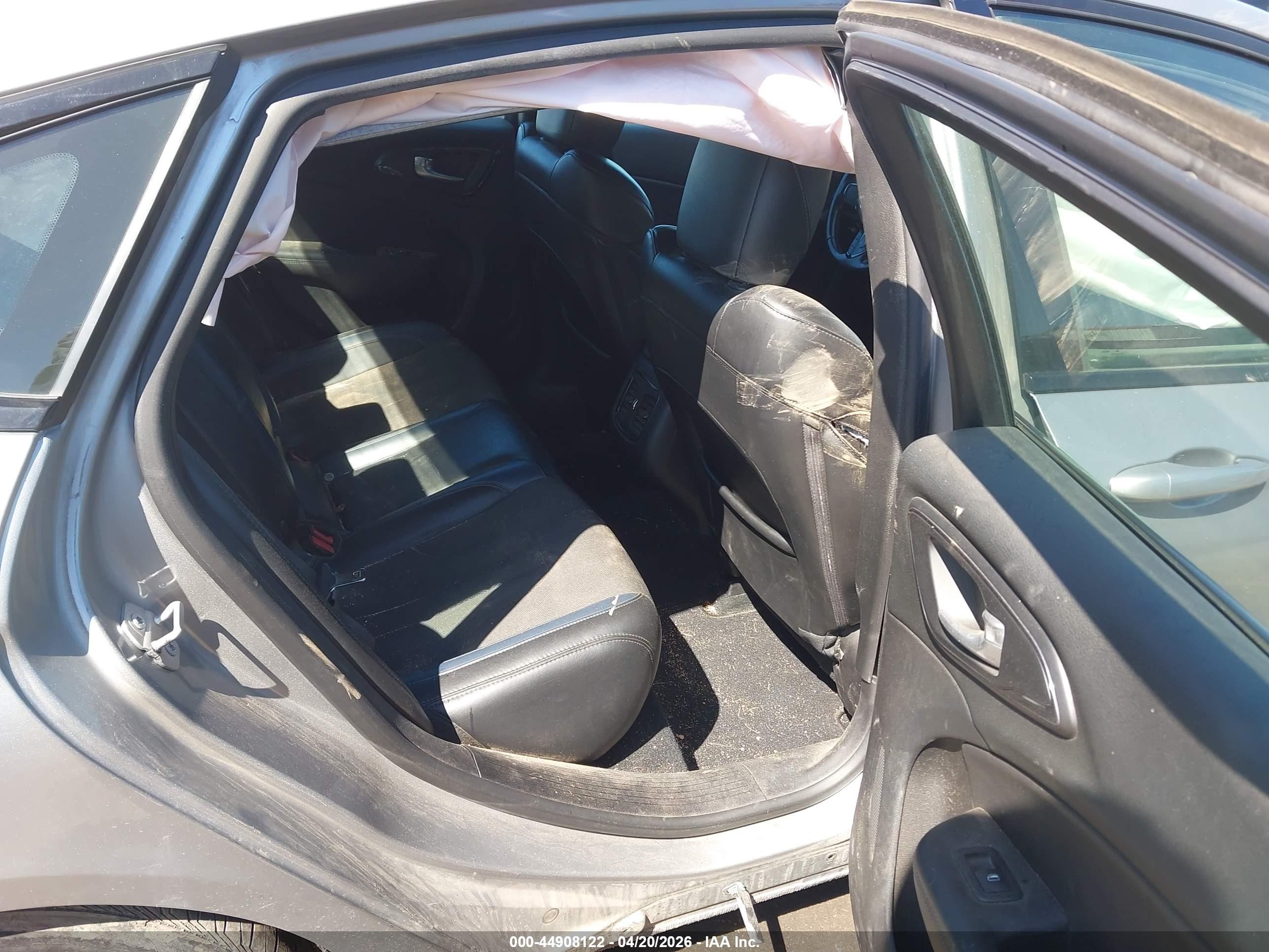 2015 Chrysler 200 S Серебряный vin: 1C3CCCBB0FN729572