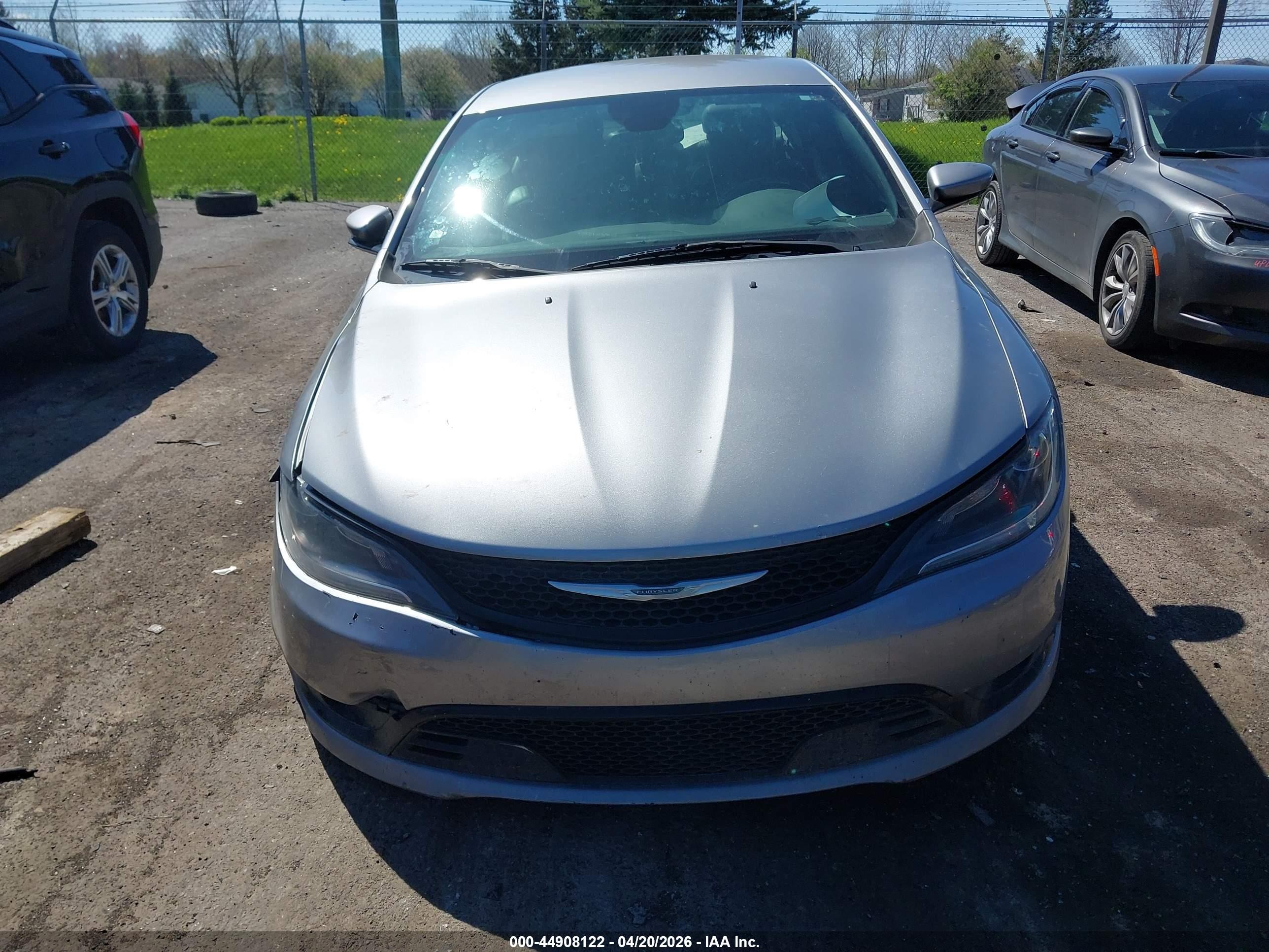 2015 Chrysler 200 S Серебряный vin: 1C3CCCBB0FN729572