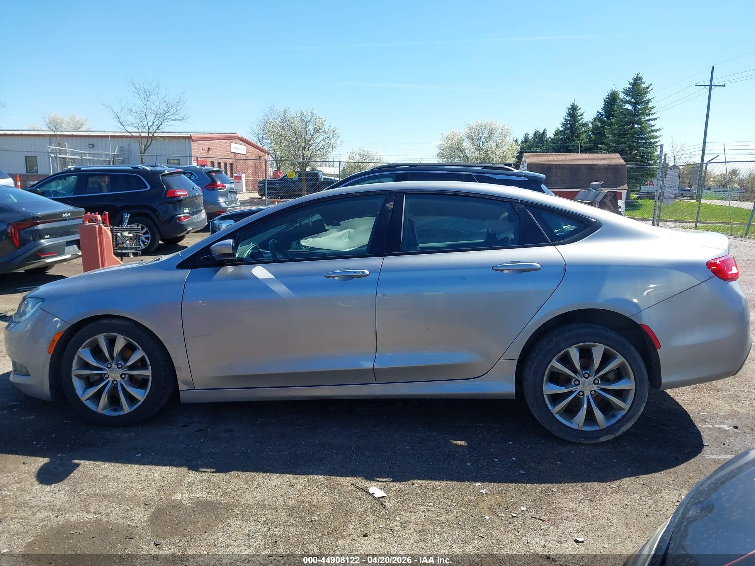 2015 Chrysler 200 S Серебряный vin: 1C3CCCBB0FN729572