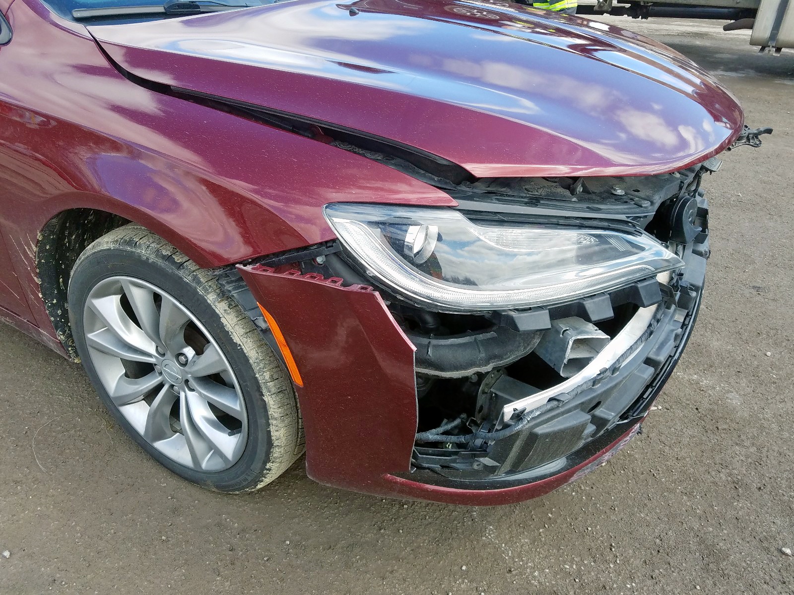 2015 Chrysler 200 S Red vin: 1C3CCCBB0FN749756