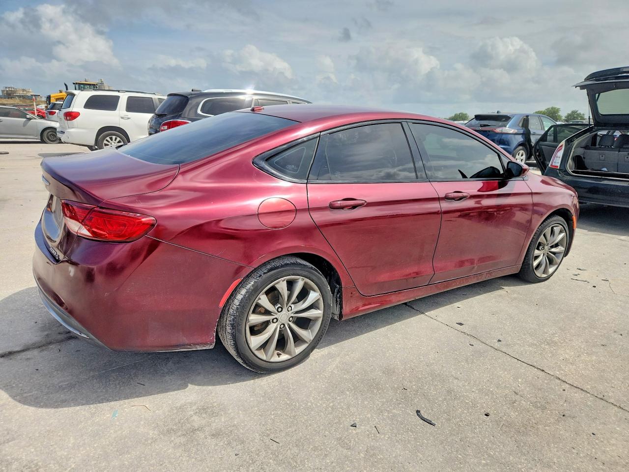 2015 Chrysler 200 S Maroon vin: 1C3CCCBB2FN585393