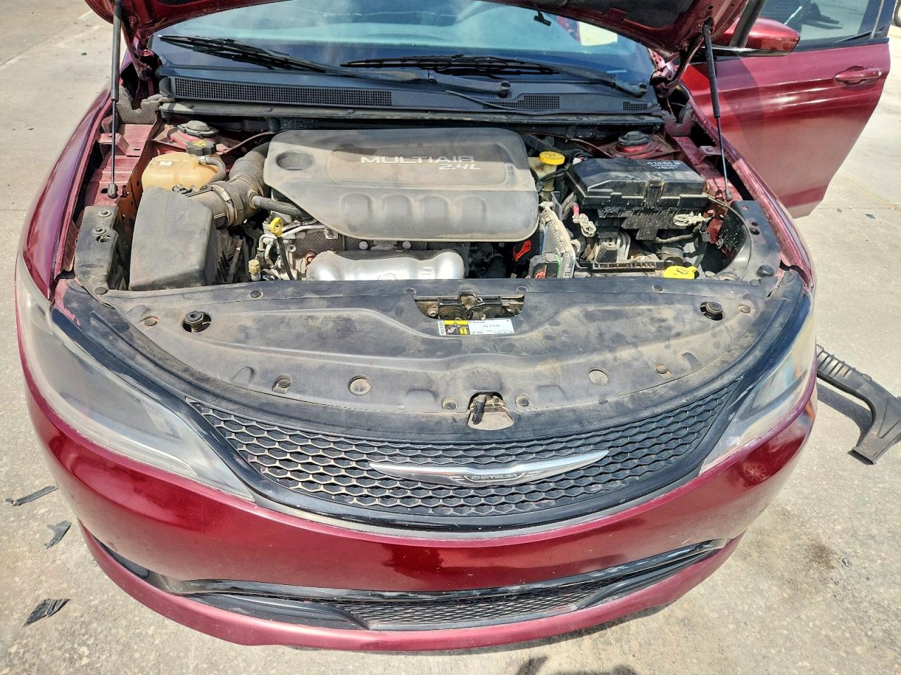 2015 Chrysler 200 S Maroon vin: 1C3CCCBB2FN585393