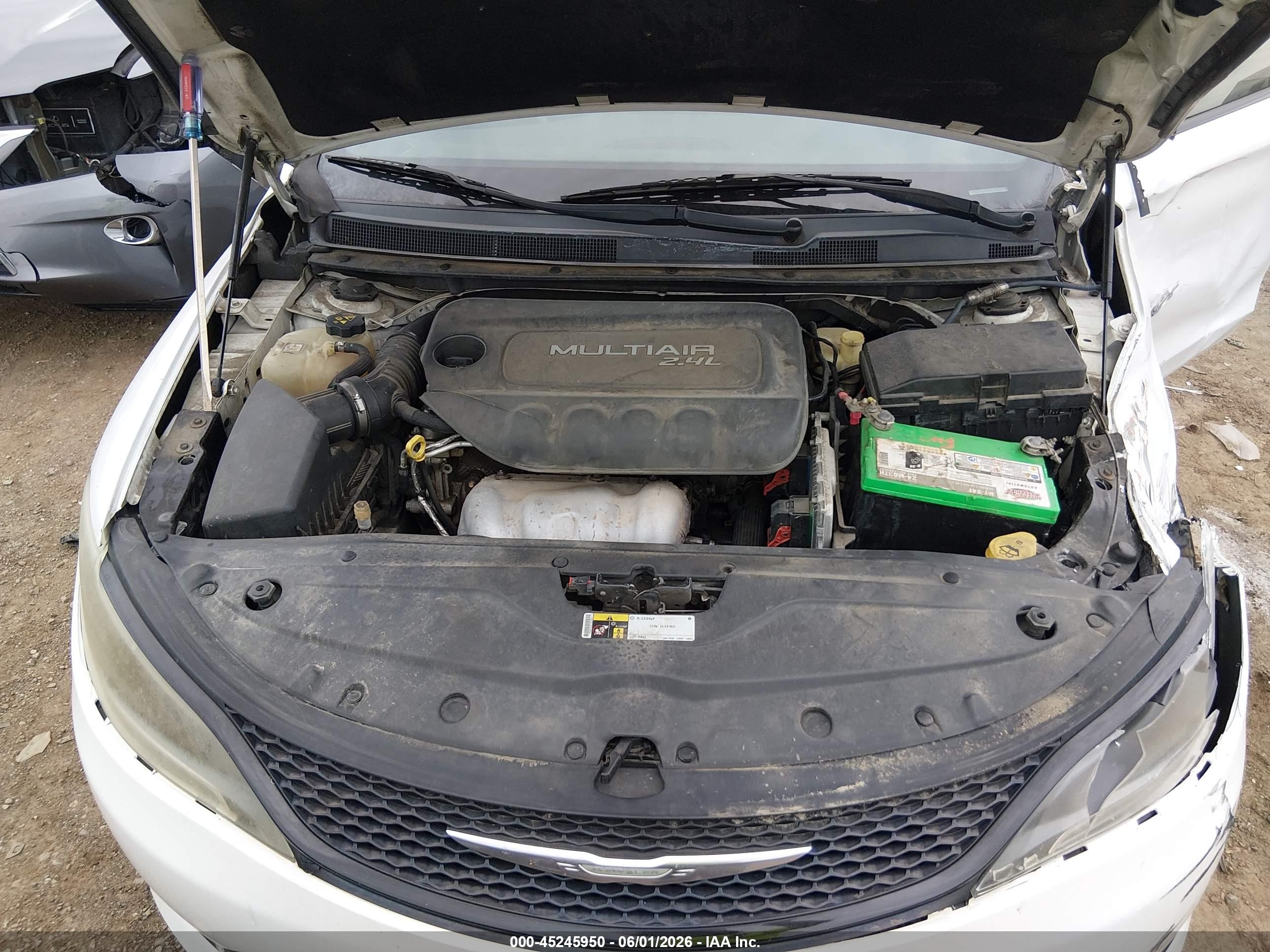 2015 Chrysler 200 S White vin: 1C3CCCBB3FN552953