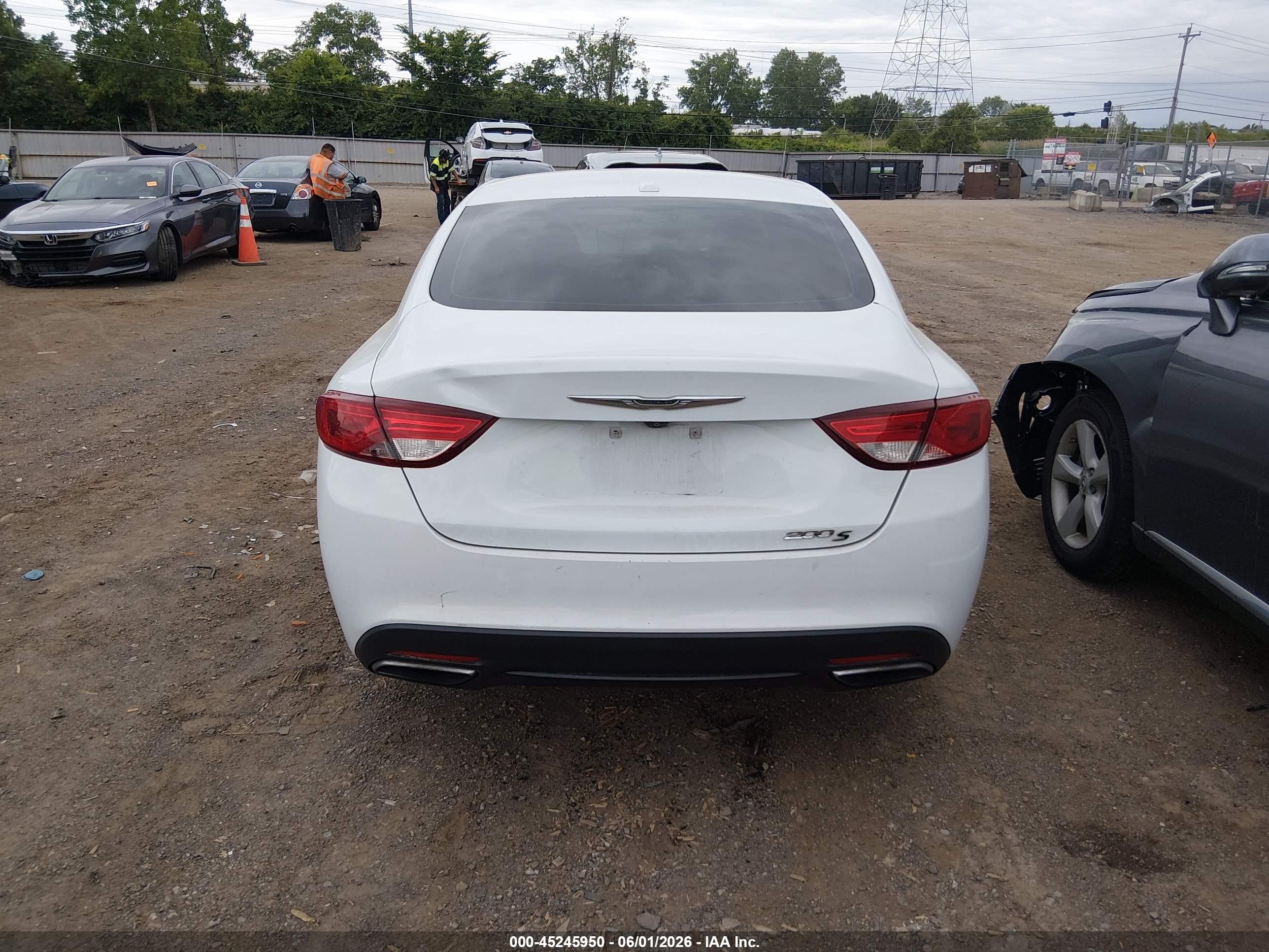 2015 Chrysler 200 S White vin: 1C3CCCBB3FN552953