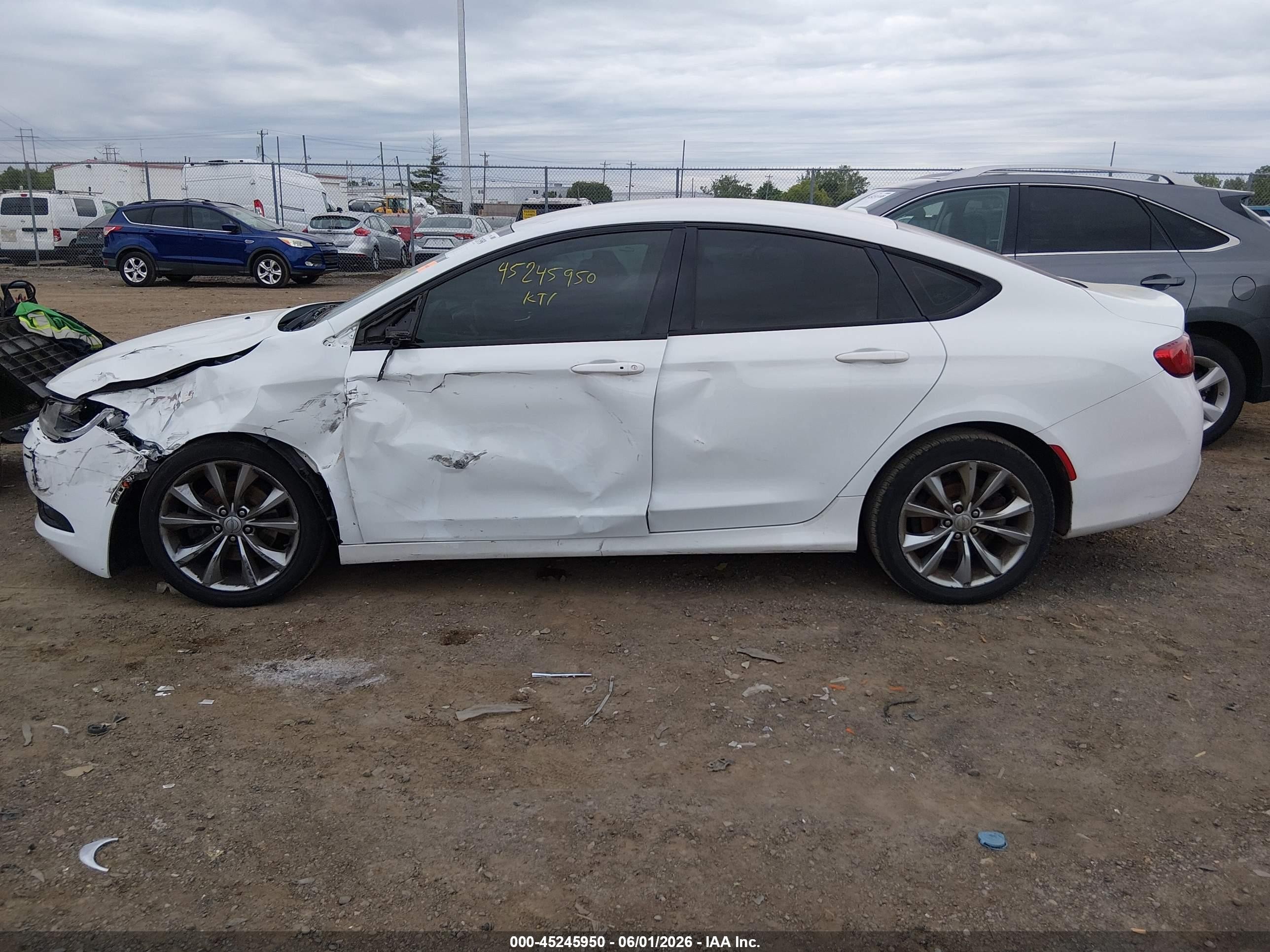 2015 Chrysler 200 S White vin: 1C3CCCBB3FN552953