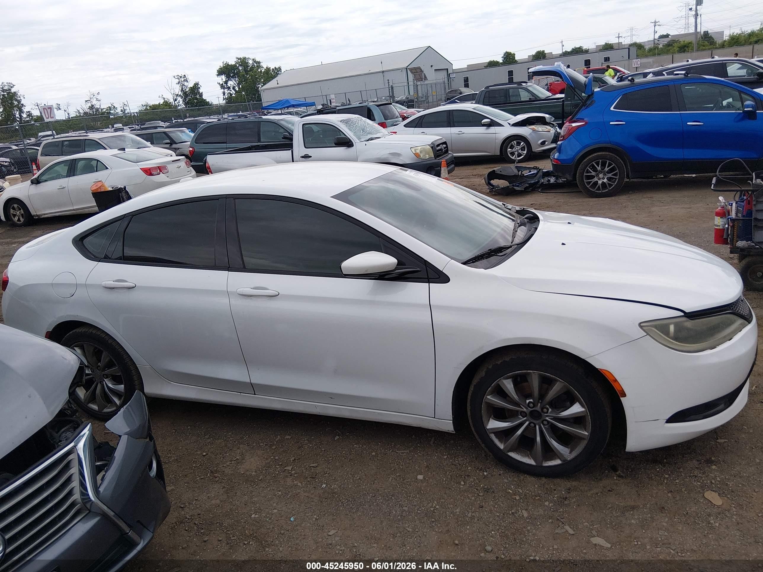 2015 Chrysler 200 S White vin: 1C3CCCBB3FN552953