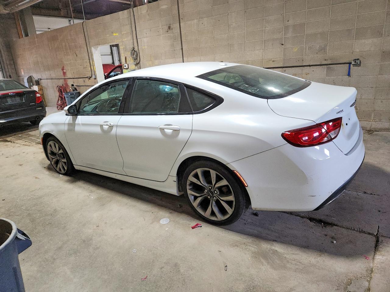 2015 Chrysler 200 S White vin: 1C3CCCBB4FN539578