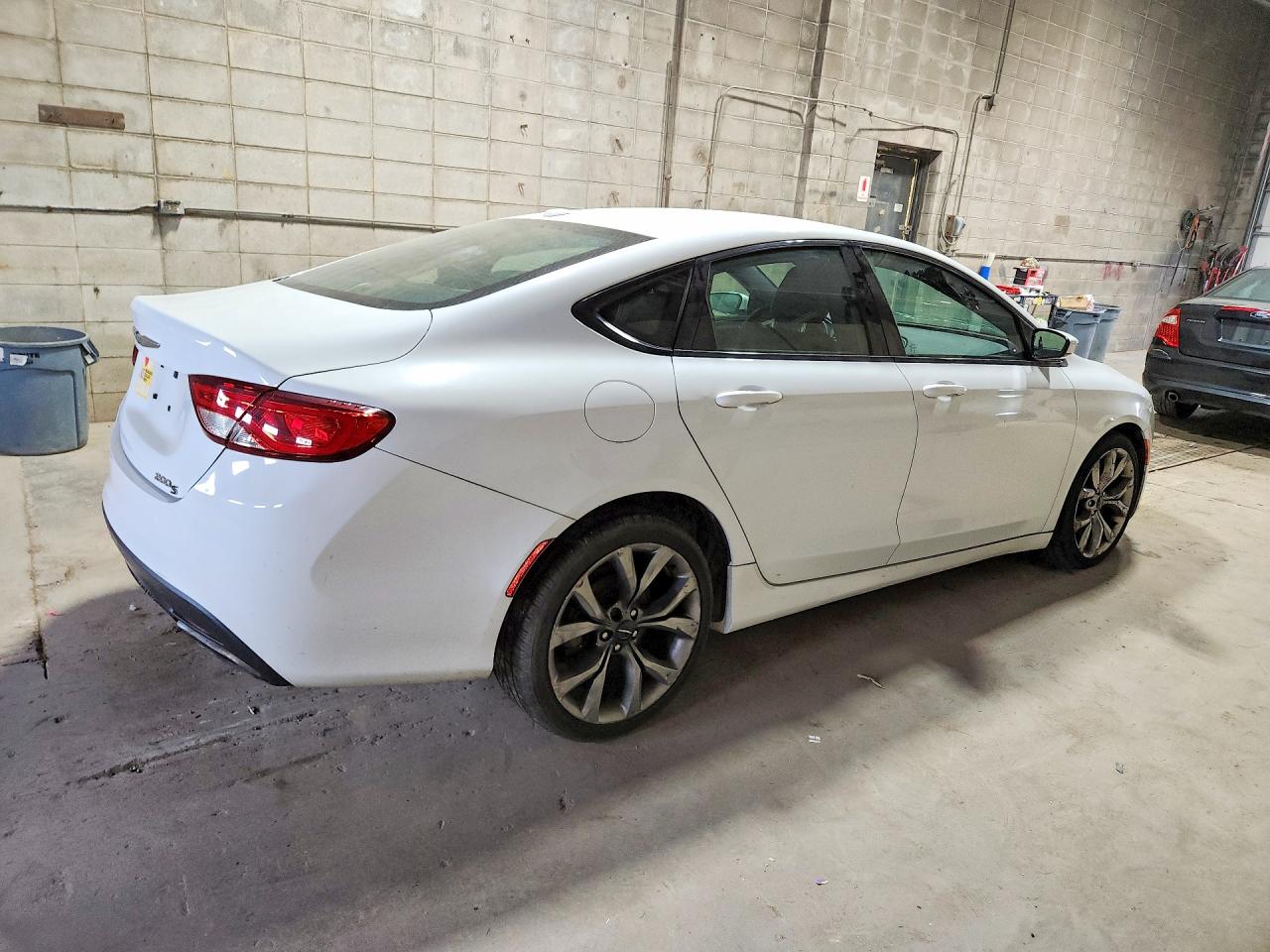 2015 Chrysler 200 S White vin: 1C3CCCBB4FN539578
