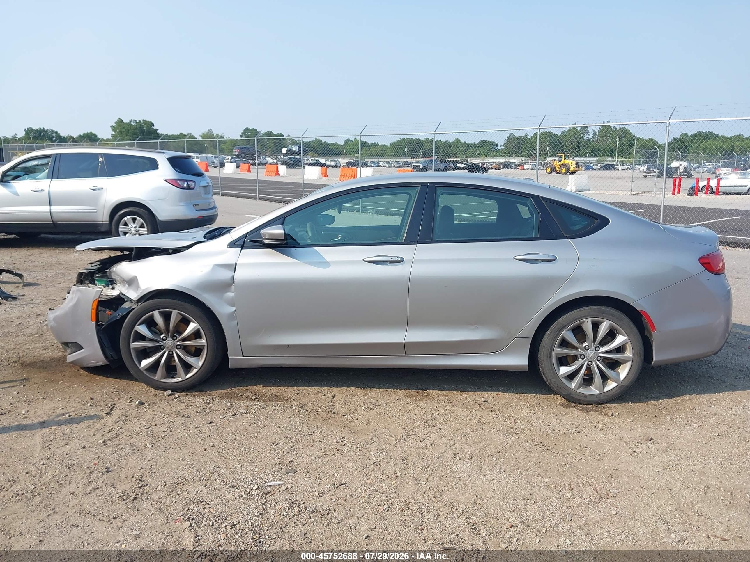 2015 Chrysler 200 S Серебряный vin: 1C3CCCBB4FN629376
