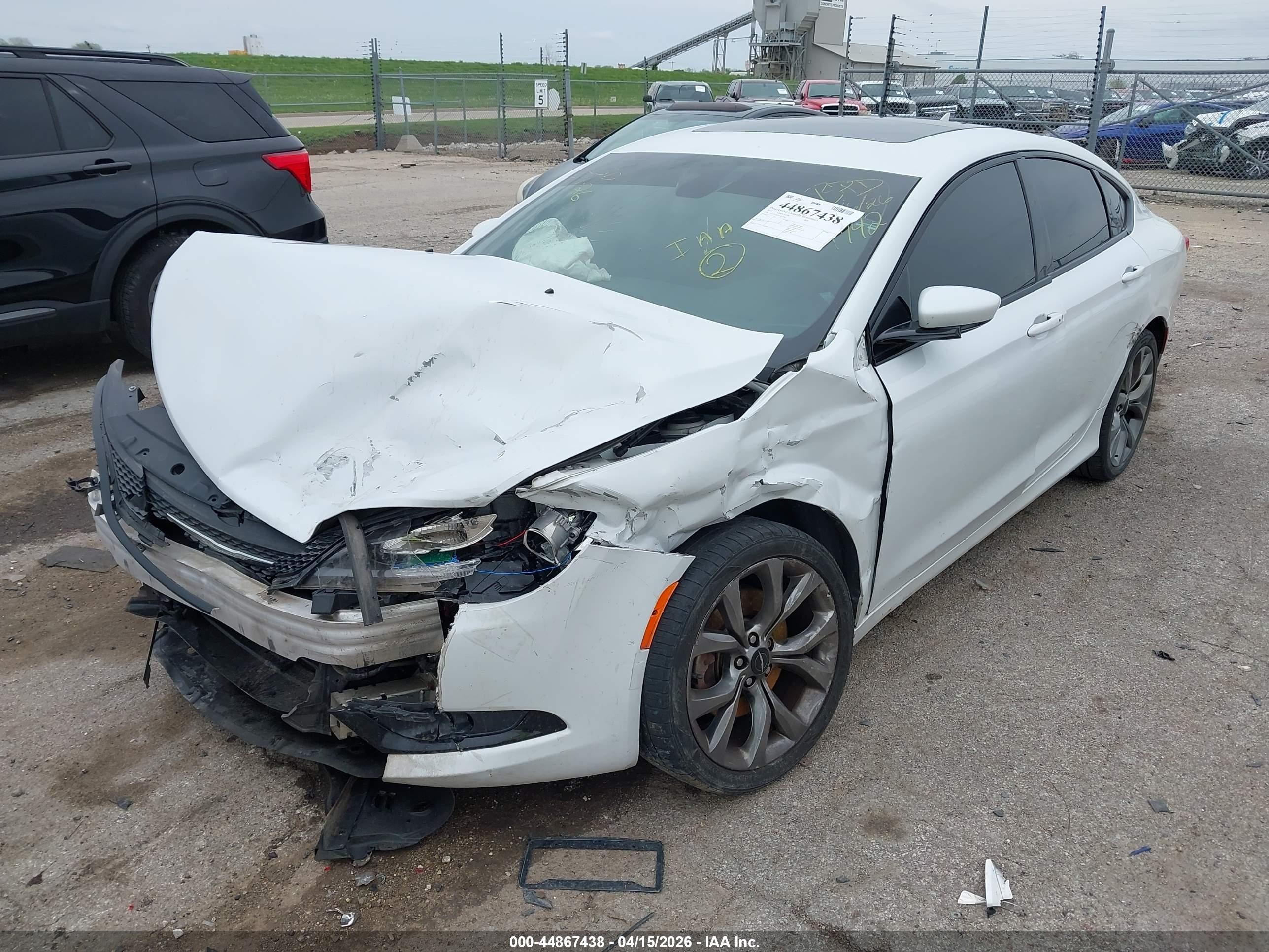 2015 Chrysler 200 S Белый vin: 1C3CCCBB5FN614742