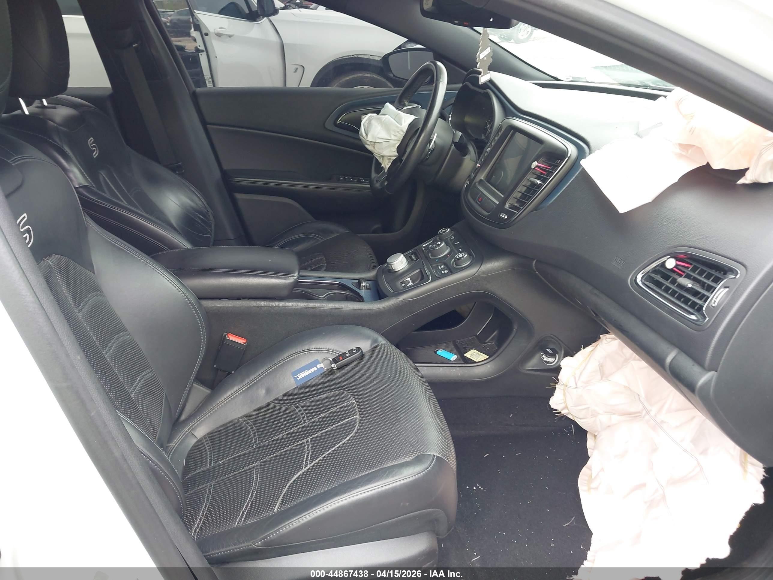 2015 Chrysler 200 S Белый vin: 1C3CCCBB5FN614742