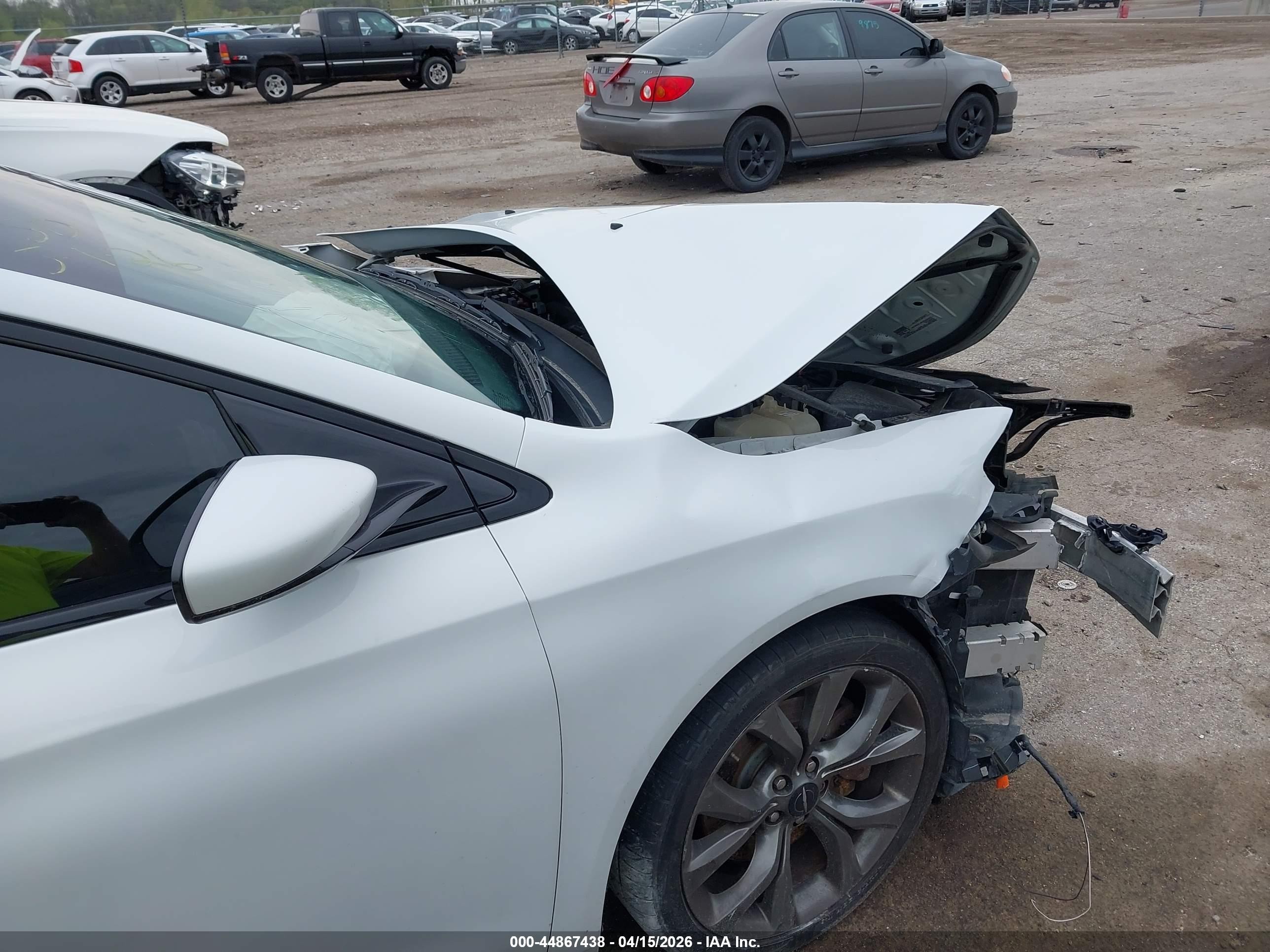 2015 Chrysler 200 S Белый vin: 1C3CCCBB5FN614742