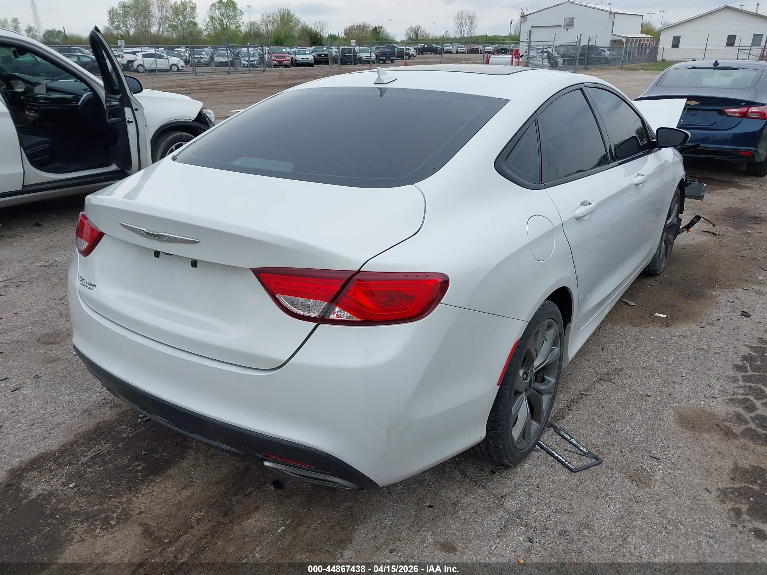 2015 Chrysler 200 S Белый vin: 1C3CCCBB5FN614742