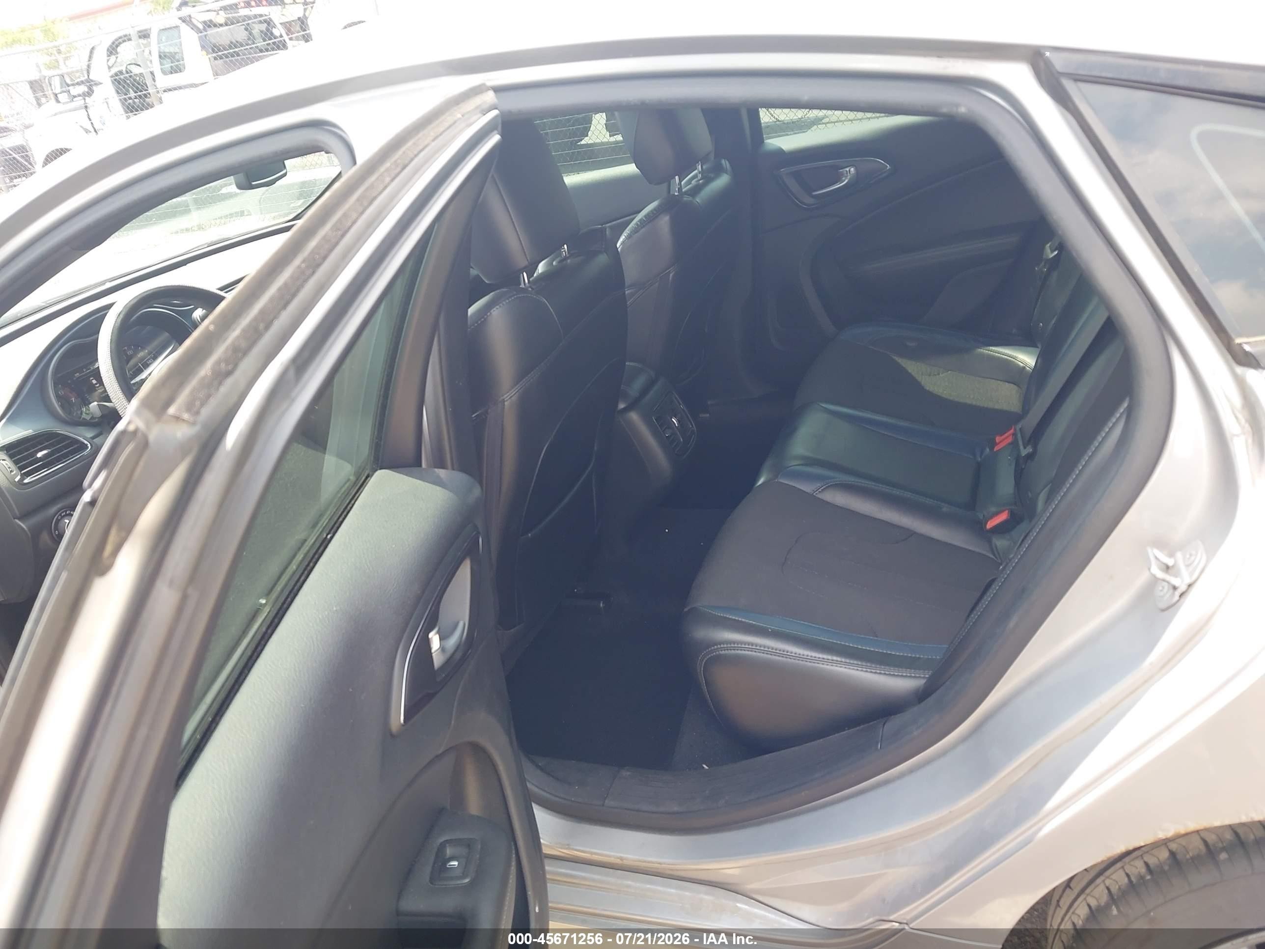 2015 Chrysler 200 S Silver vin: 1C3CCCBB5FN626986