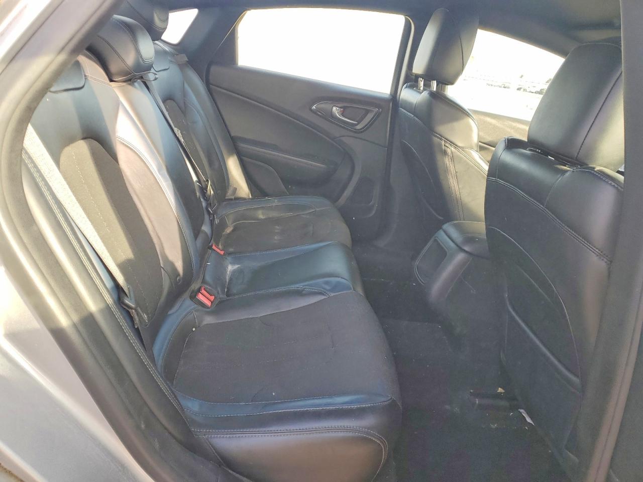 2015 Chrysler 200 S Silver vin: 1C3CCCBB5FN669711