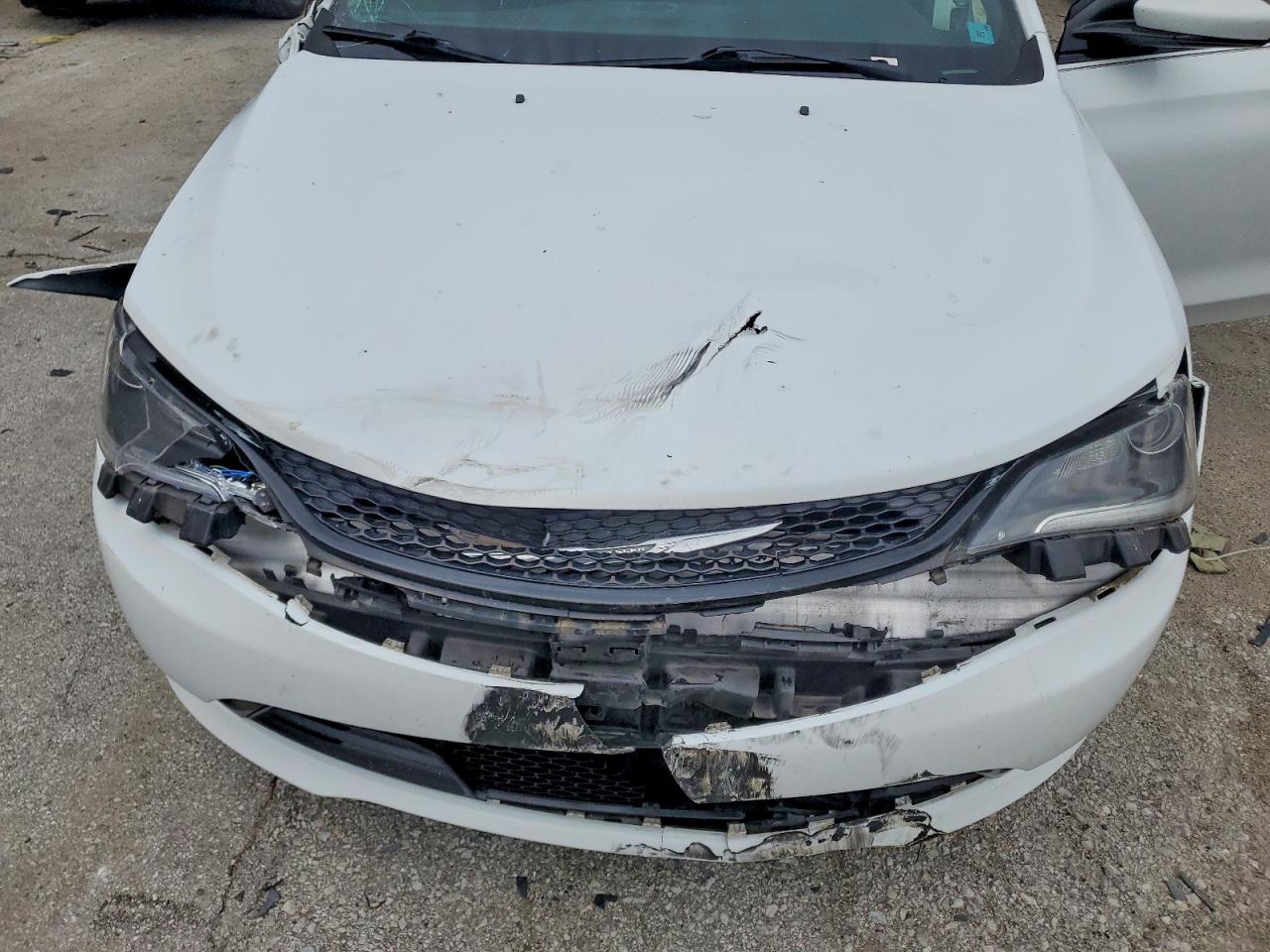 2015 Chrysler 200 S Белый vin: 1C3CCCBB7FN547089