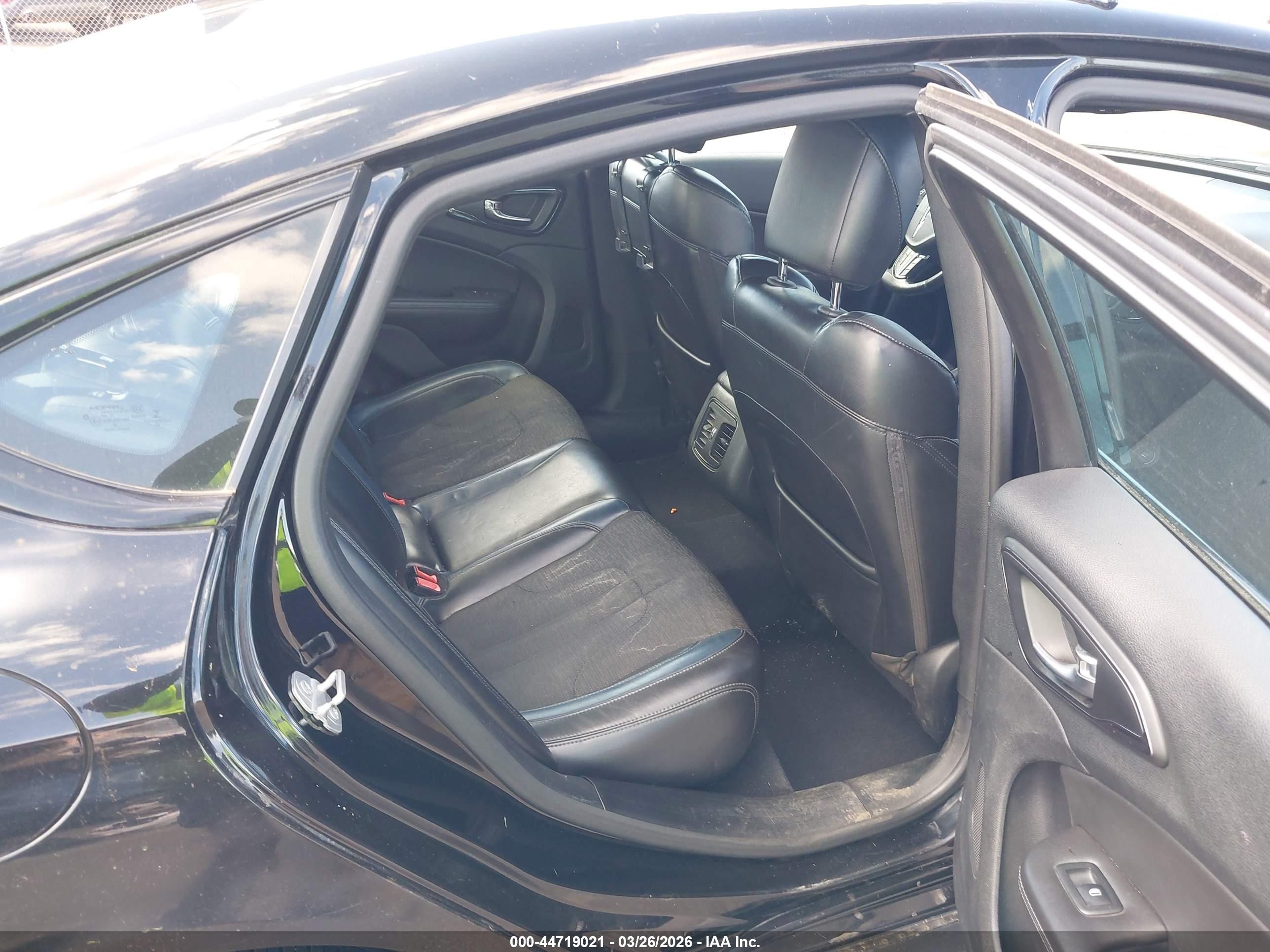 2015 Chrysler 200 S Черный vin: 1C3CCCBB7FN558139
