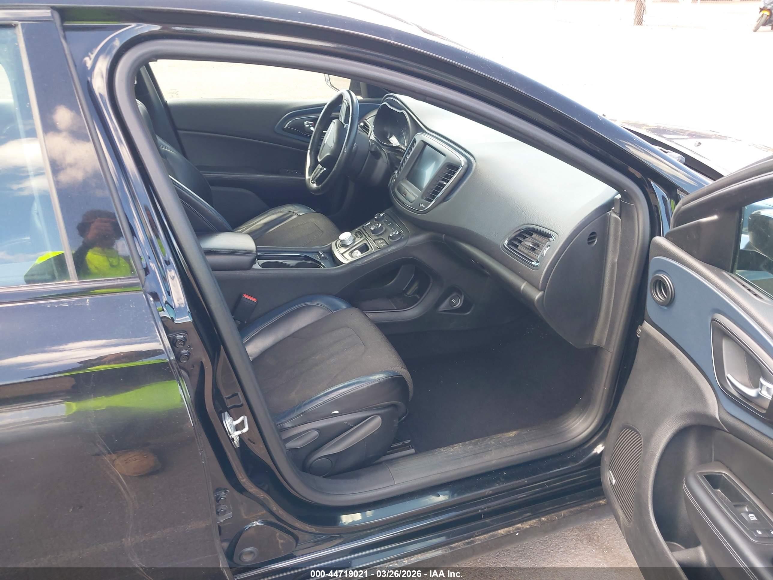 2015 Chrysler 200 S Черный vin: 1C3CCCBB7FN558139