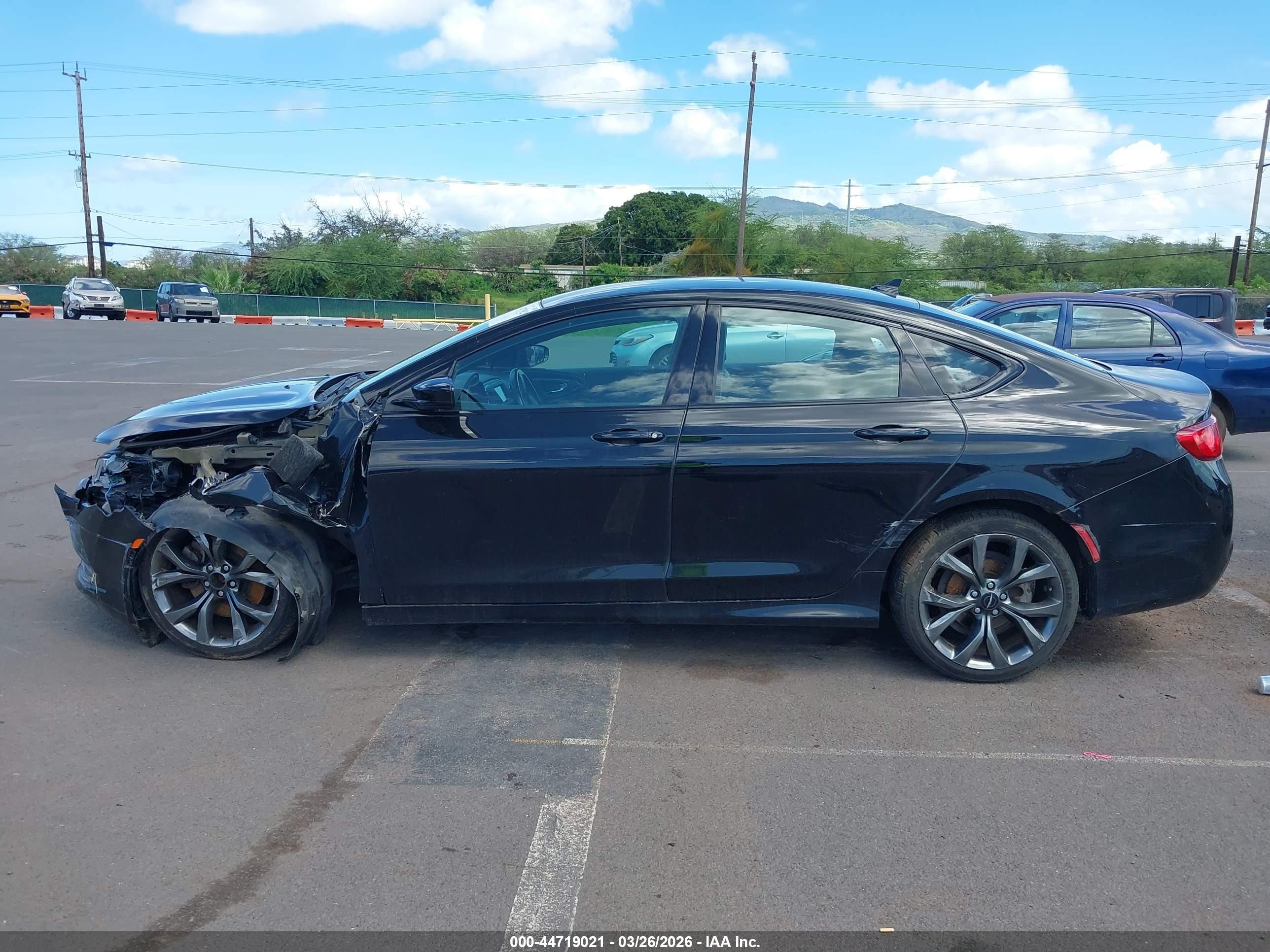2015 Chrysler 200 S Черный vin: 1C3CCCBB7FN558139