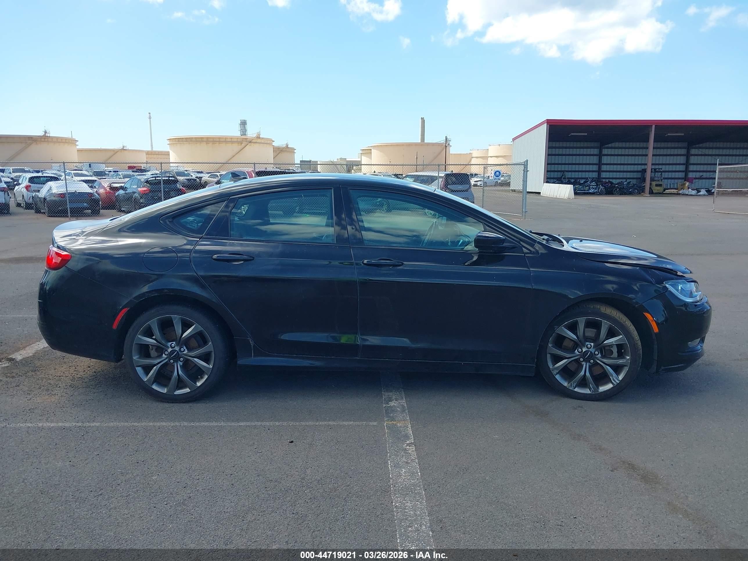 2015 Chrysler 200 S Черный vin: 1C3CCCBB7FN558139