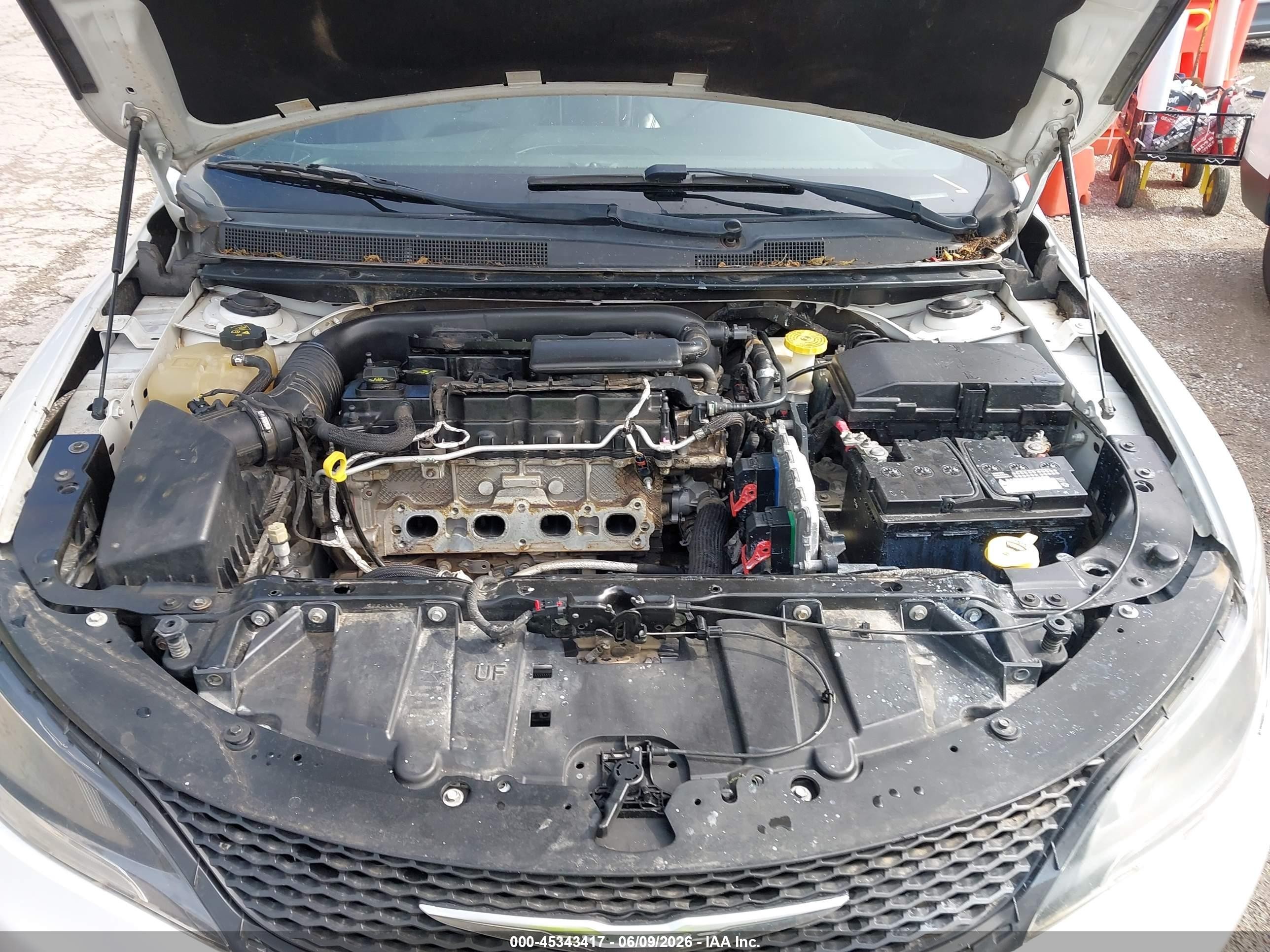 2015 Chrysler 200 S White vin: 1C3CCCBB7FN559954