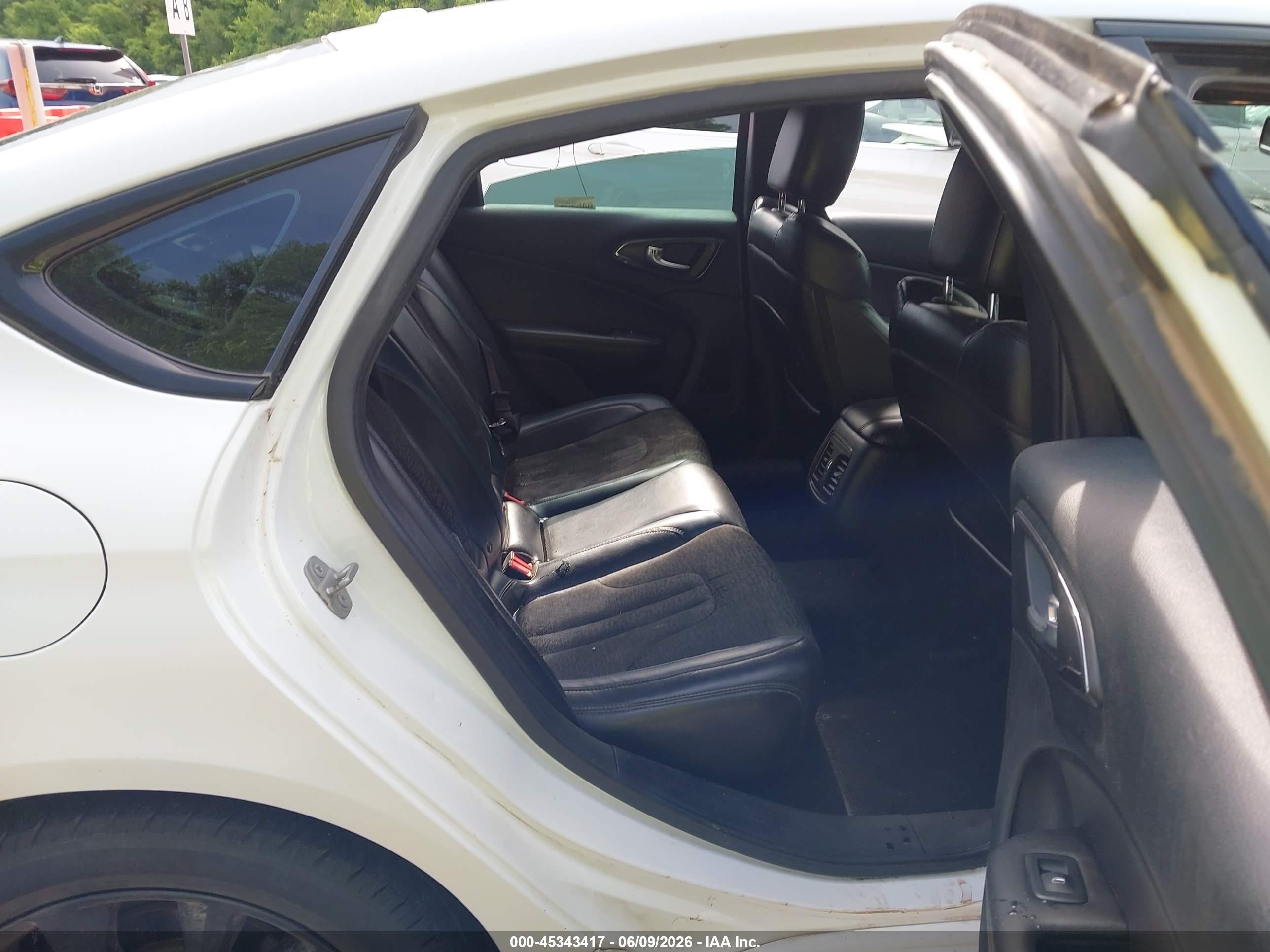 2015 Chrysler 200 S White vin: 1C3CCCBB7FN559954