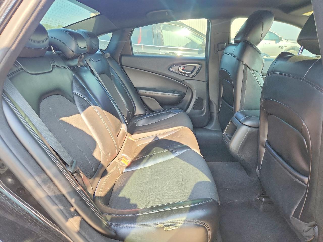 2015 Chrysler 200 S Черный vin: 1C3CCCBB7FN573112