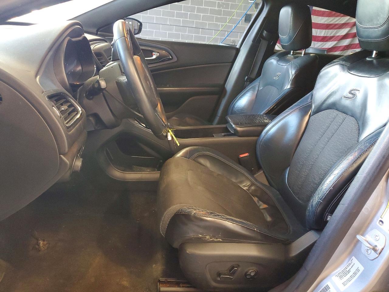 2015 Chrysler 200 S Серебряный vin: 1C3CCCBB9FN585164