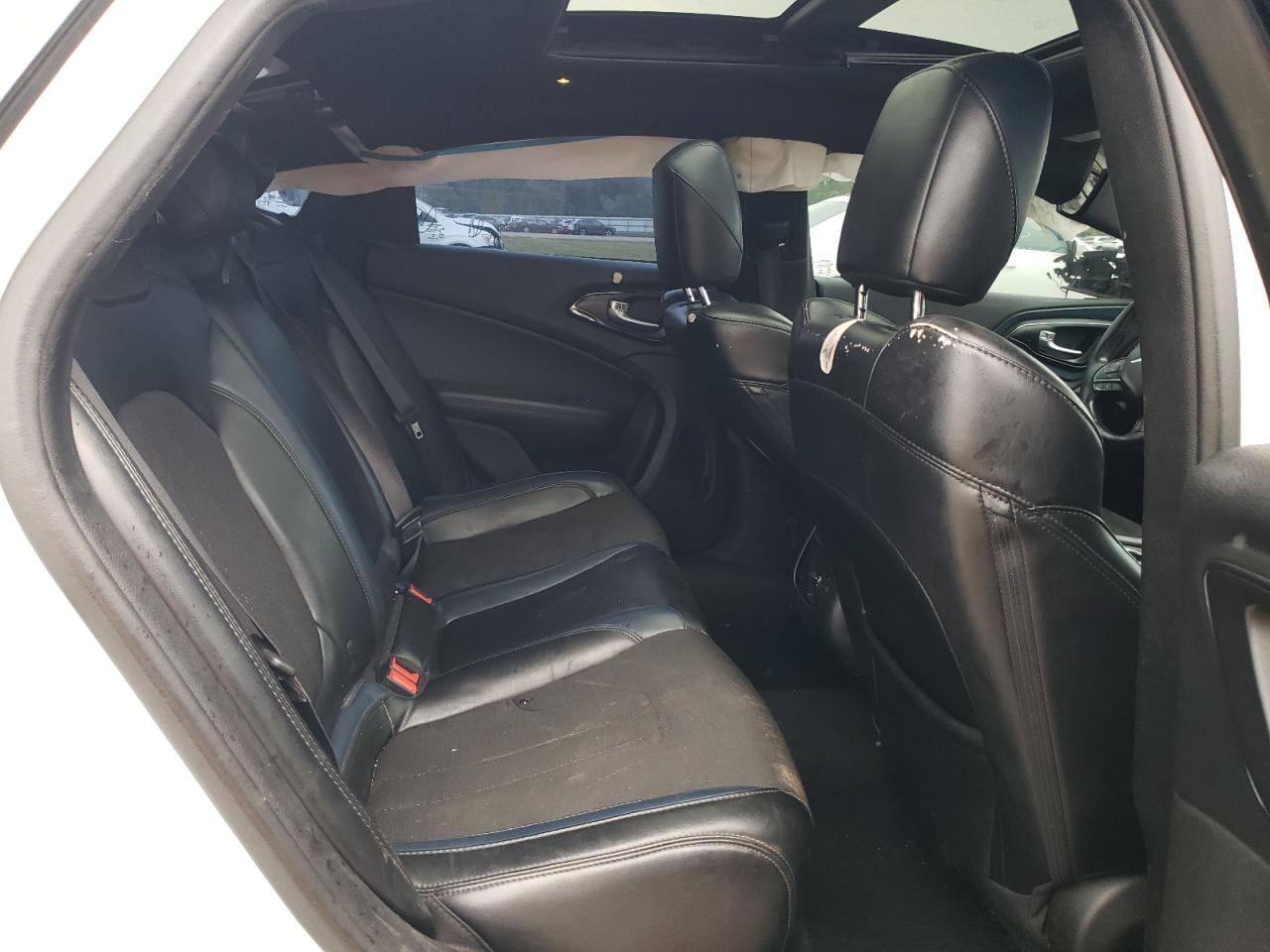 2015 Chrysler 200 S White vin: 1C3CCCBBXFN759954
