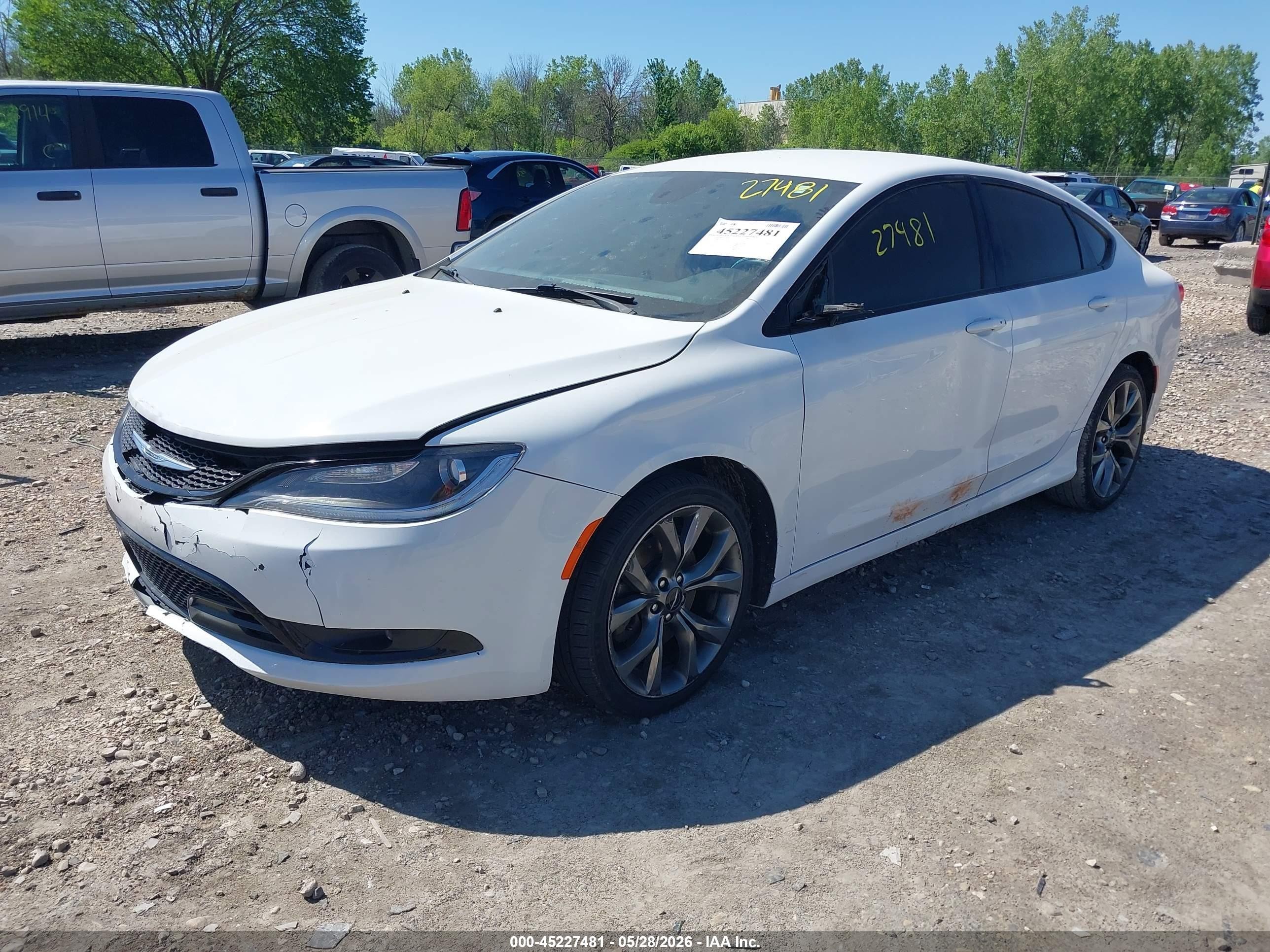 2015 Chrysler 200 S White vin: 1C3CCCBG0FN581239