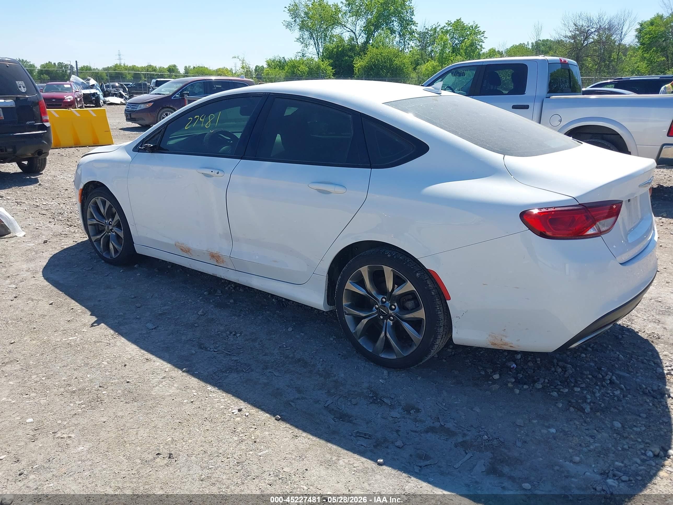 2015 Chrysler 200 S White vin: 1C3CCCBG0FN581239