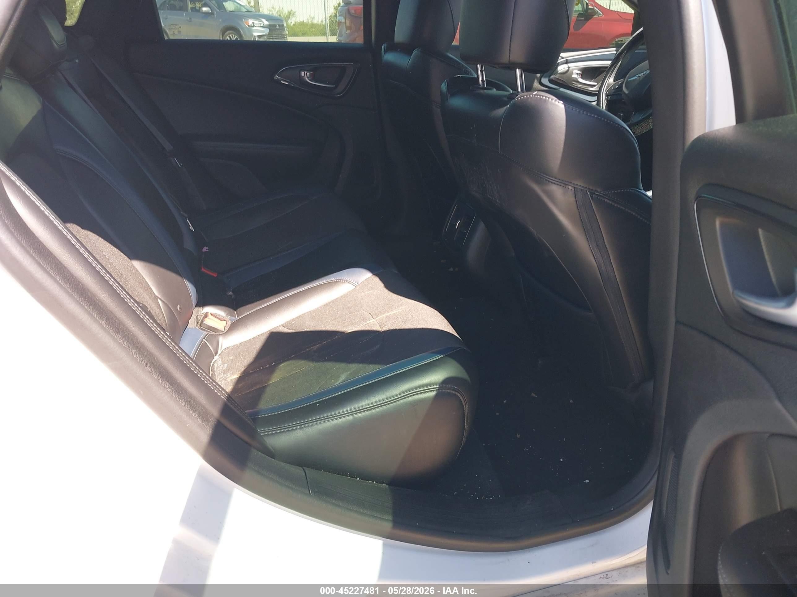 2015 Chrysler 200 S White vin: 1C3CCCBG0FN581239