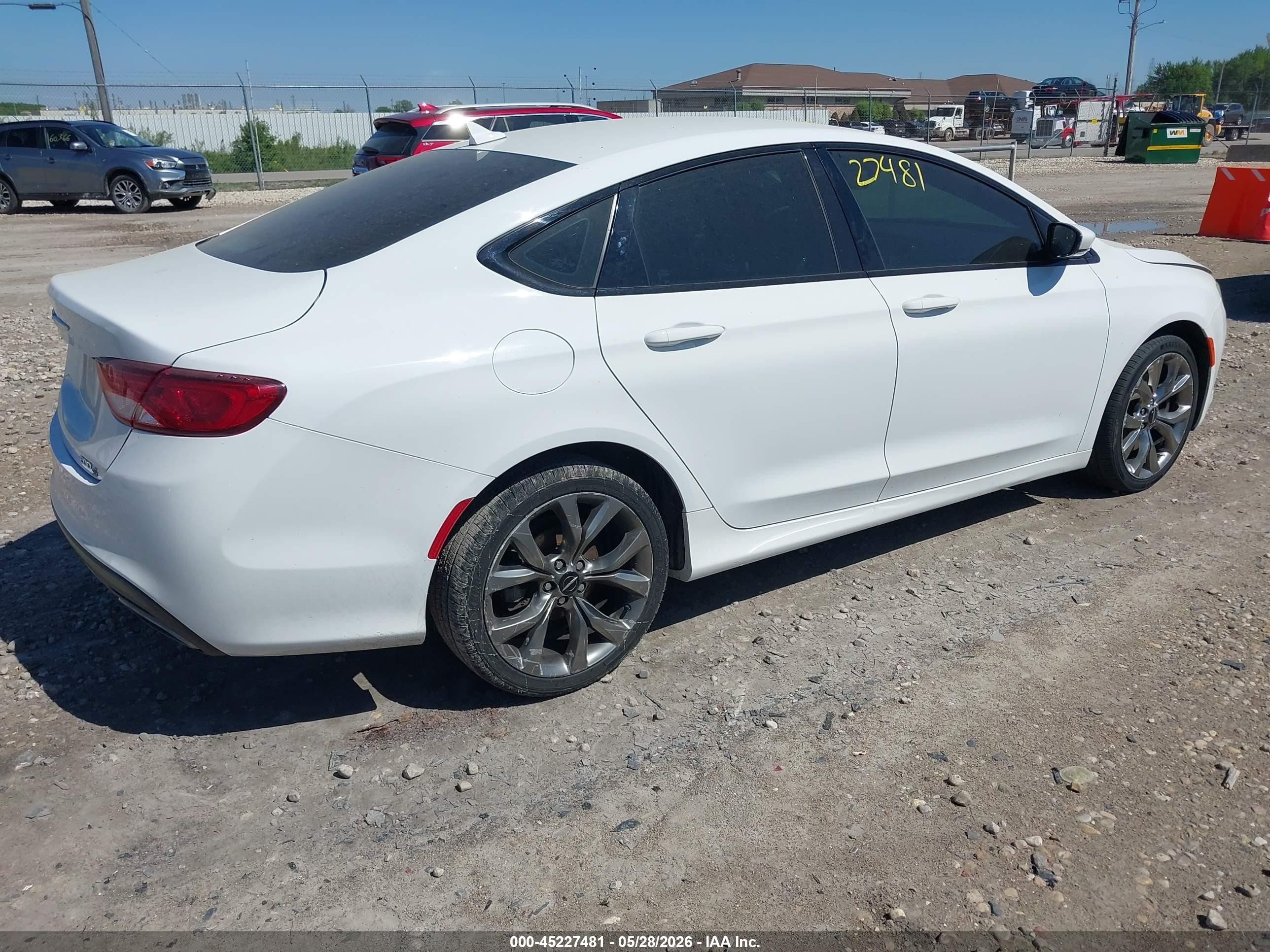 2015 Chrysler 200 S White vin: 1C3CCCBG0FN581239