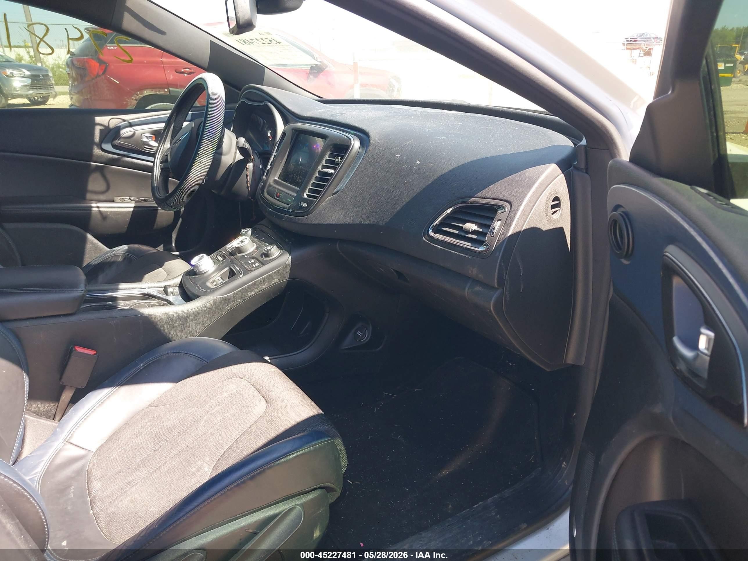 2015 Chrysler 200 S White vin: 1C3CCCBG0FN581239