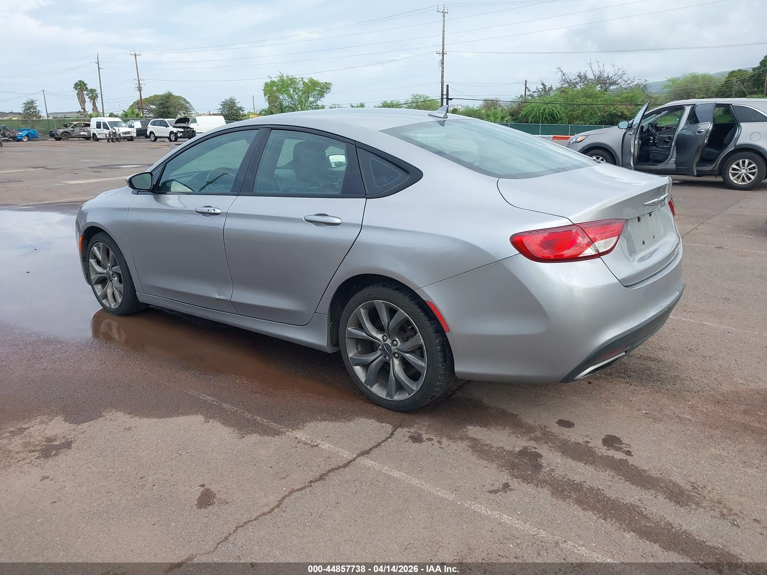 2015 Chrysler 200 S White vin: 1C3CCCBG1FN653274