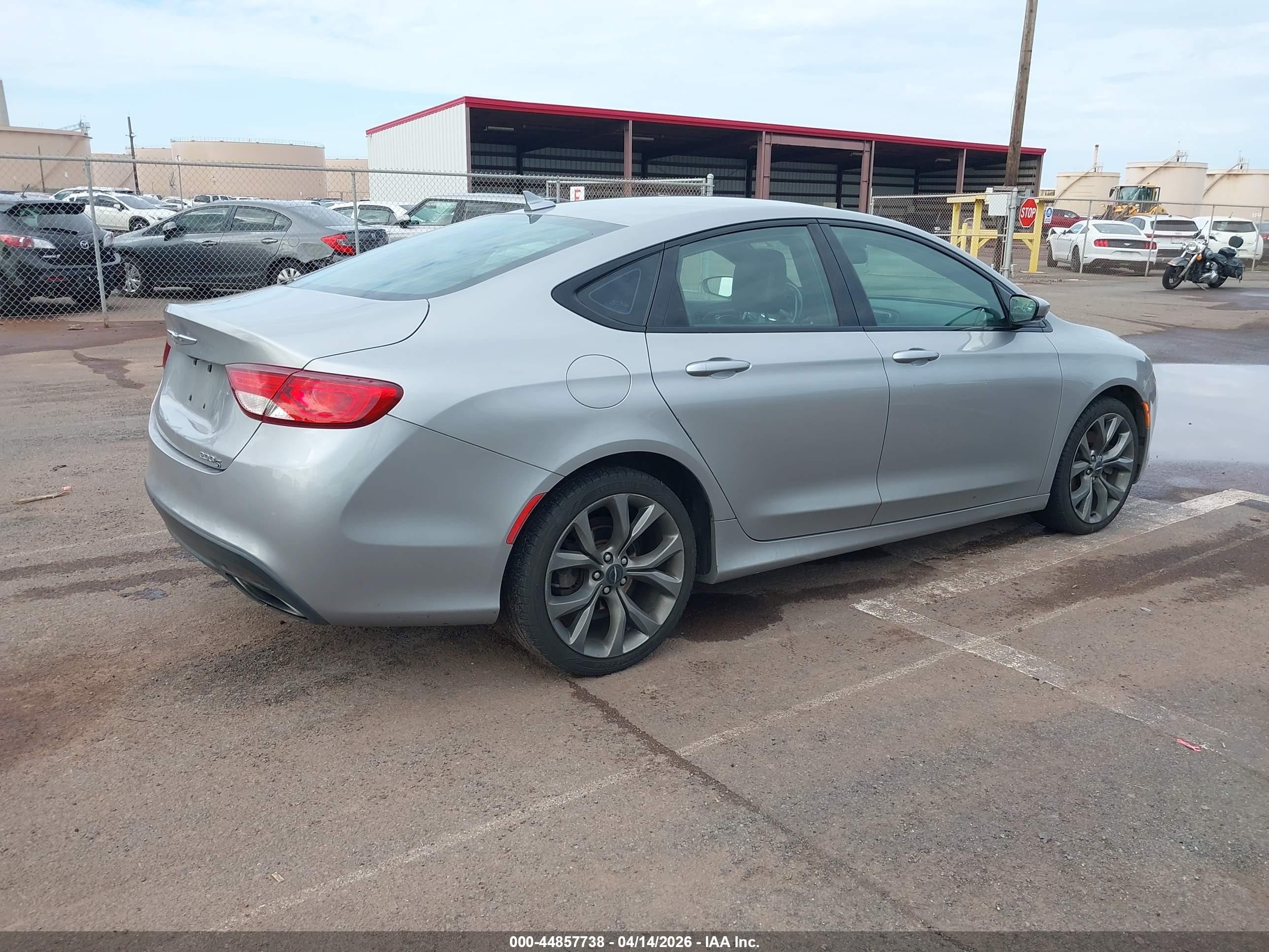 2015 Chrysler 200 S White vin: 1C3CCCBG1FN653274