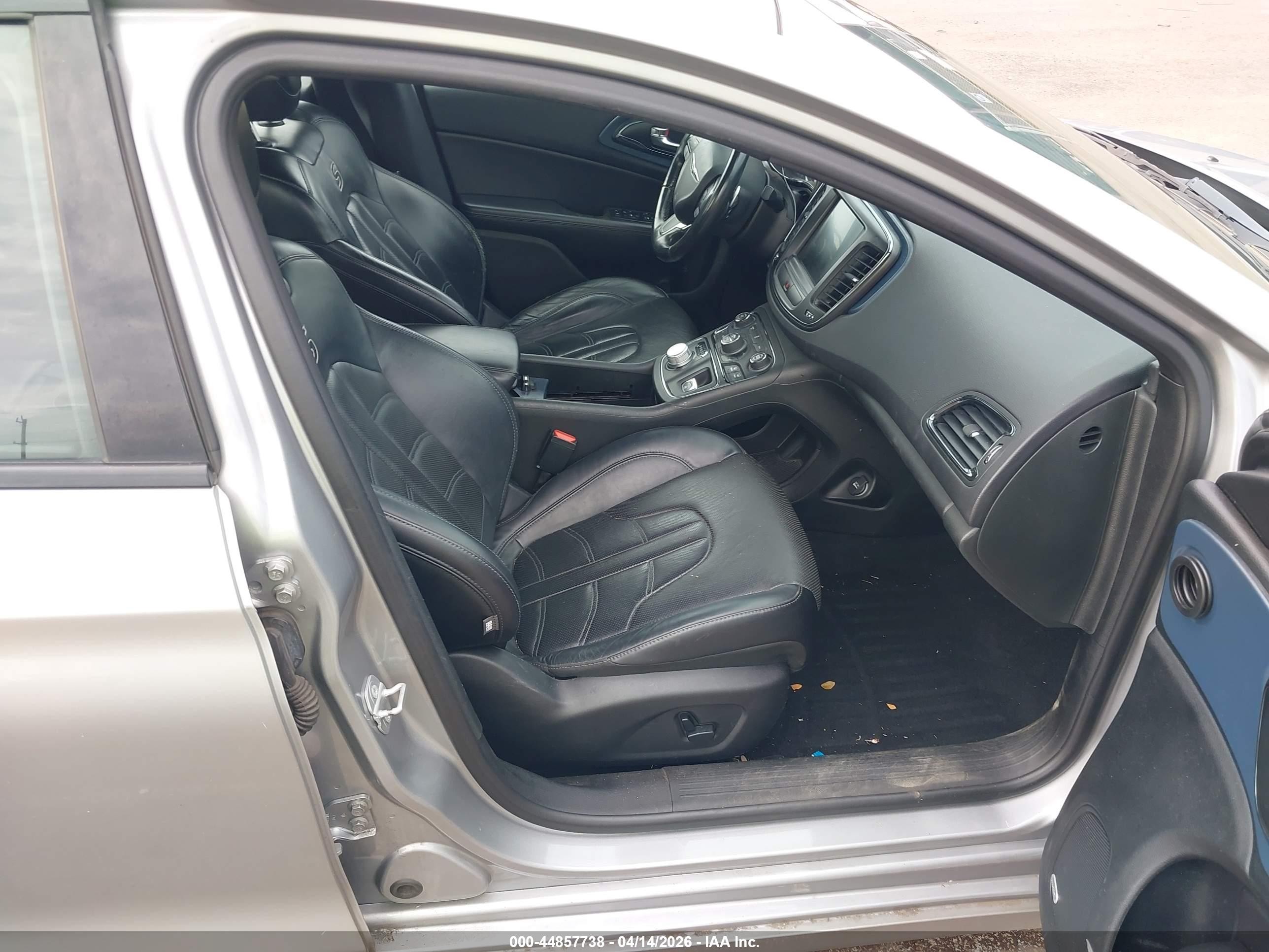 2015 Chrysler 200 S White vin: 1C3CCCBG1FN653274
