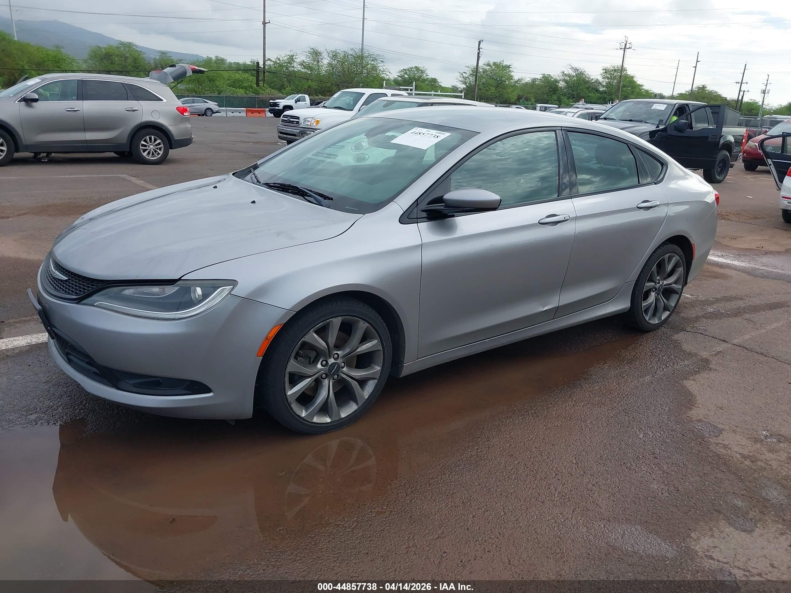 2015 Chrysler 200 S White vin: 1C3CCCBG1FN653274