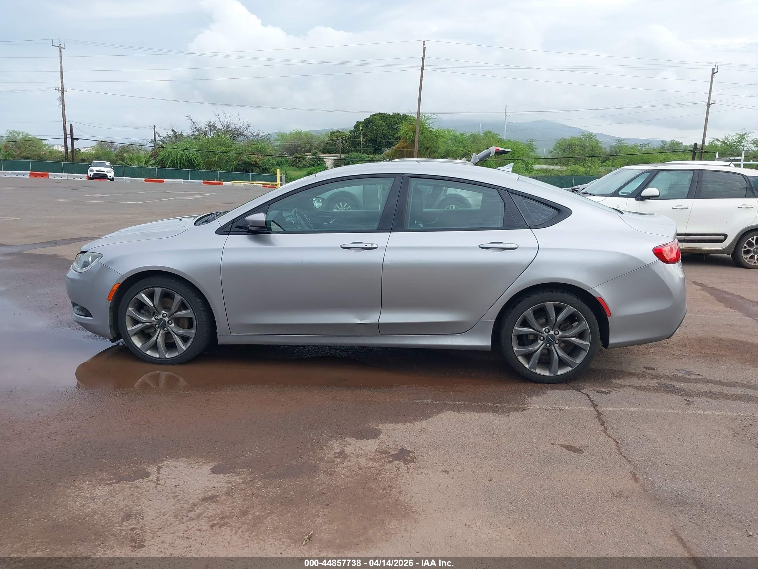 2015 Chrysler 200 S White vin: 1C3CCCBG1FN653274