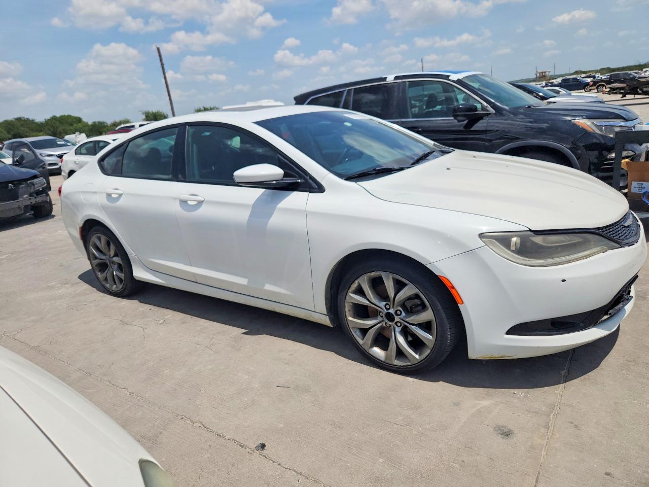 2015 Chrysler 200 S White vin: 1C3CCCBG1FN661553
