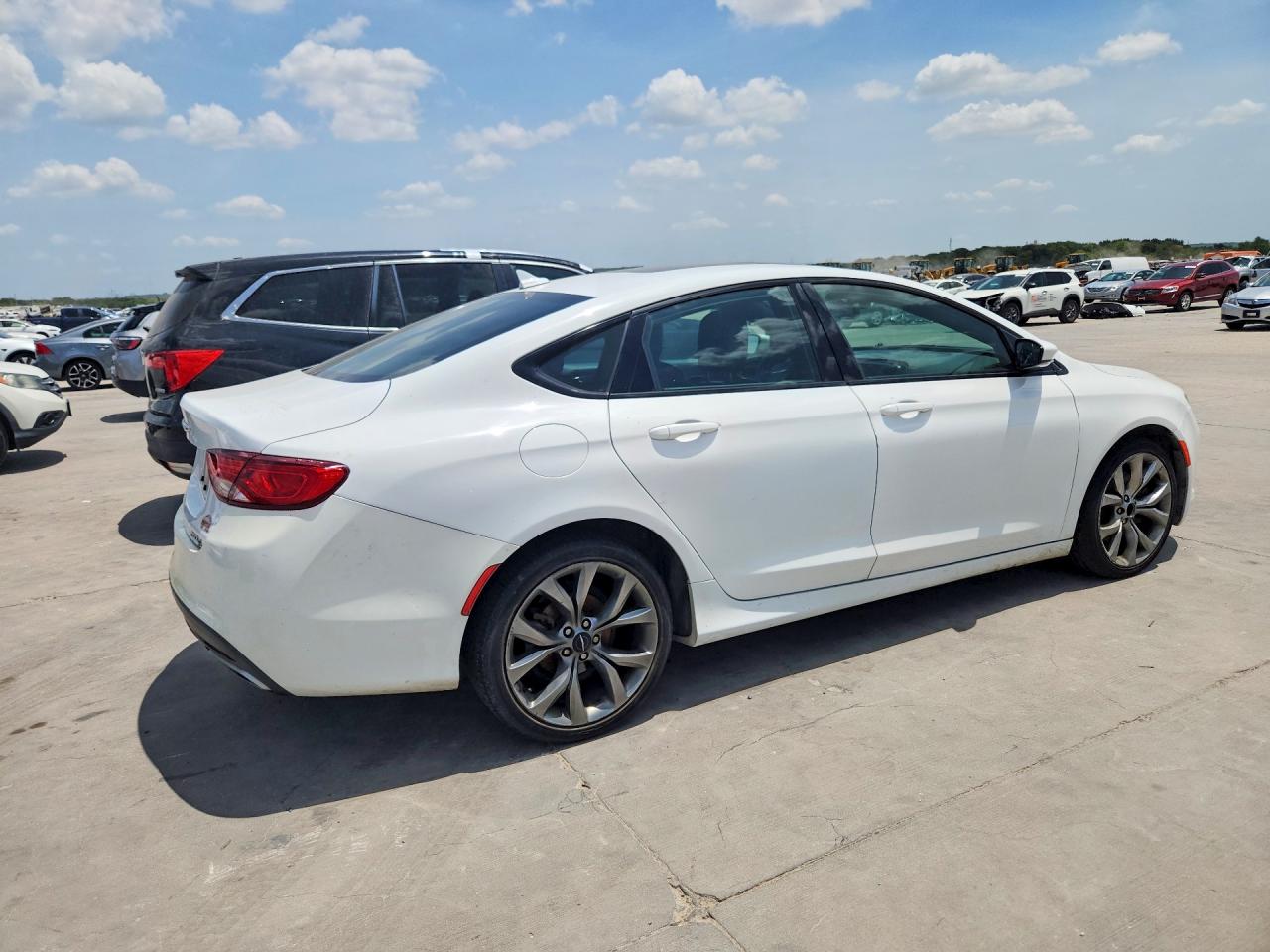 2015 Chrysler 200 S White vin: 1C3CCCBG1FN661553