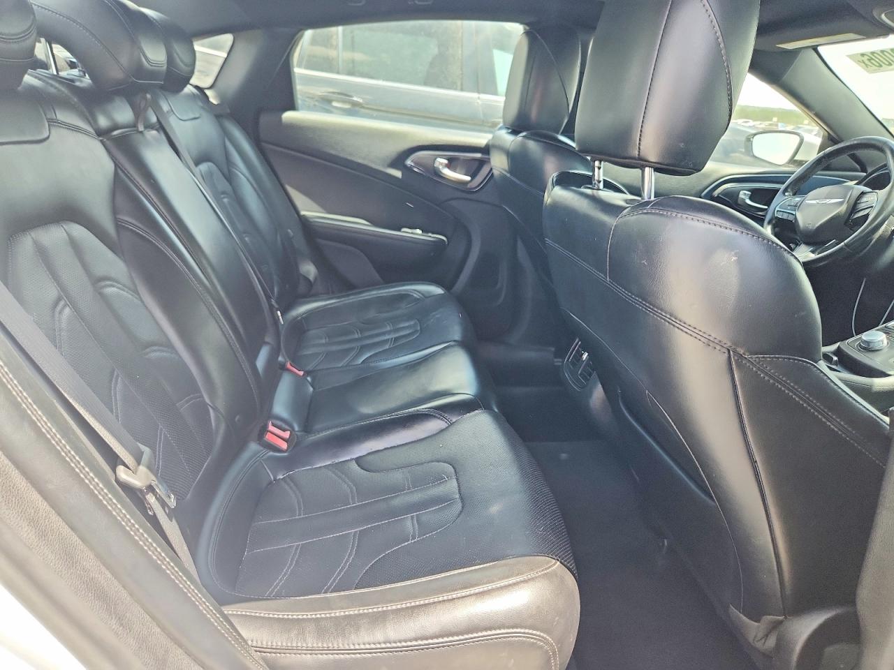2015 Chrysler 200 S White vin: 1C3CCCBG1FN661553
